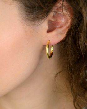 Kolczyki damskie KM2738115Z ze srebra próby 925 pozłacane, w kształcie skręconych kół. Długość 2 cm, szerokość 3 mm, zapięcie kreol. Stylowa i elegancka biżuteria dla kobiet (2).JPG