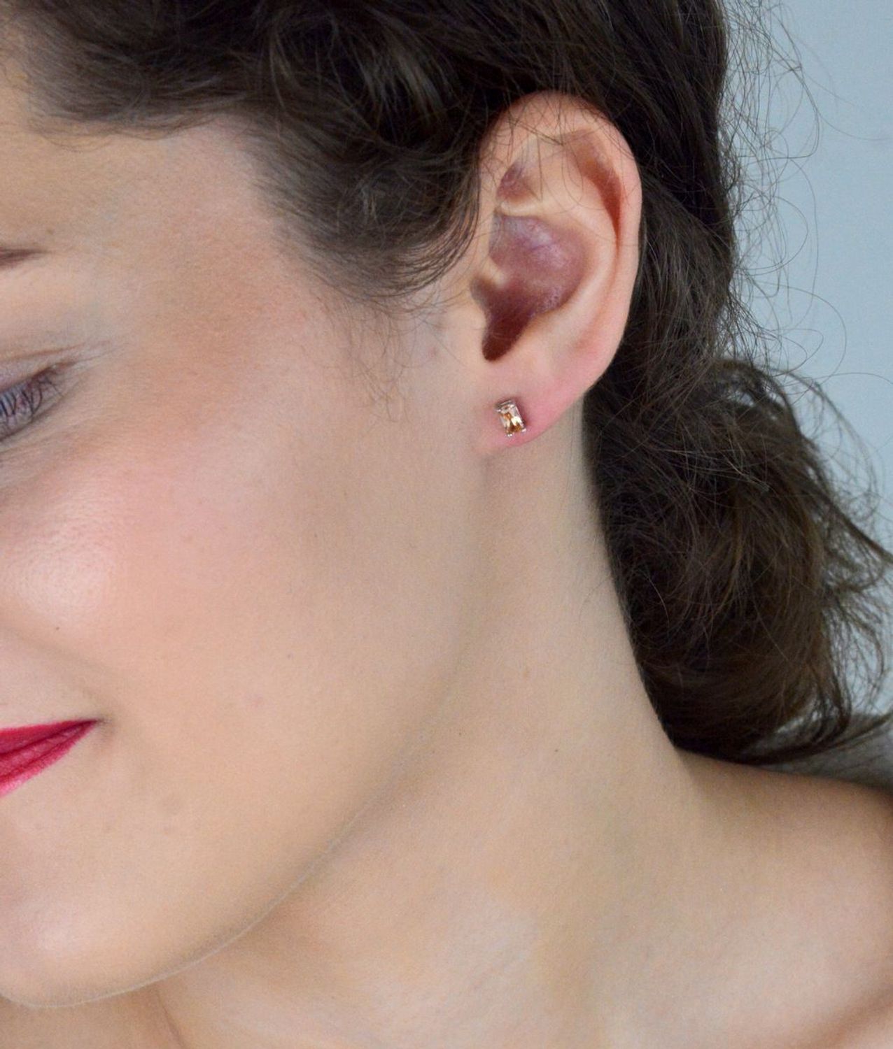 Srebrne kolczyki z prostokątnym złotym kryształem KM776 – kolczyki damskie srebro 925.jpg