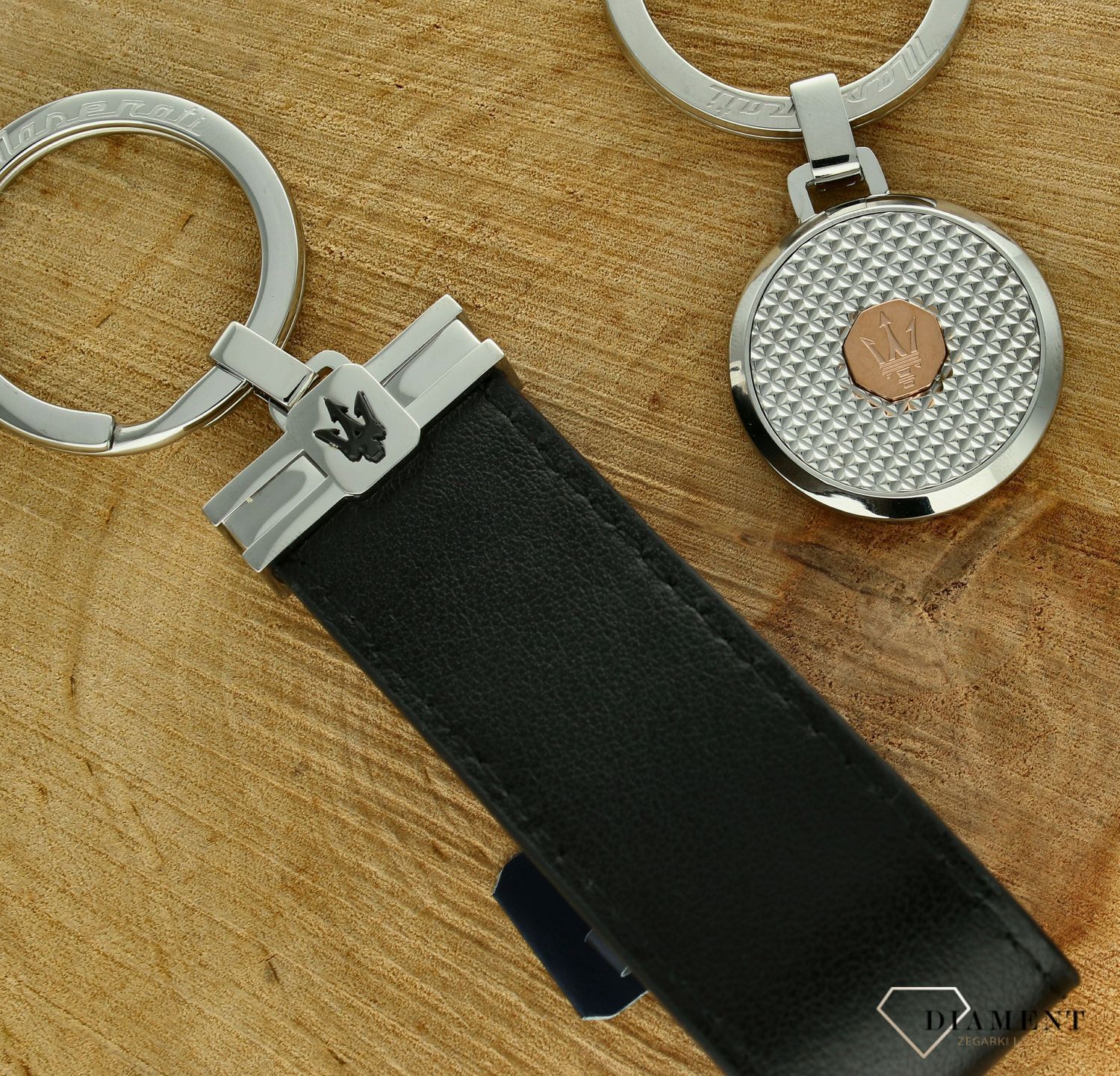 Brelok stalowy Maserati czarna skóra KMU2230102.jpg