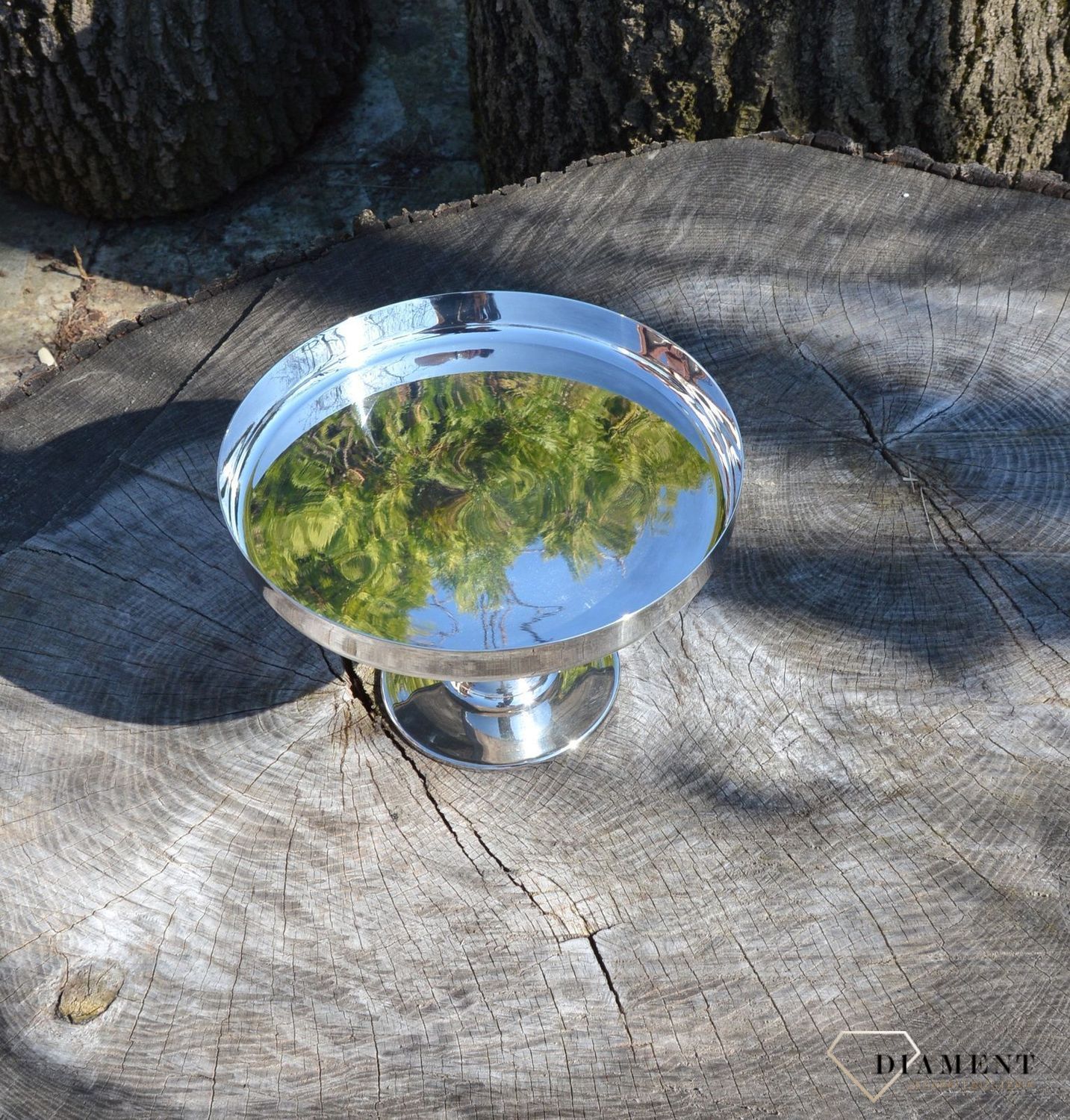 Patera na nóżce prosty wzór KO-1584. Patera to świetne naczynie, które pięknie wyeksponuje przyrządzone przez Ciebie słodkości np. ciasta, muffinki, praliny czy pącz (4).JPG