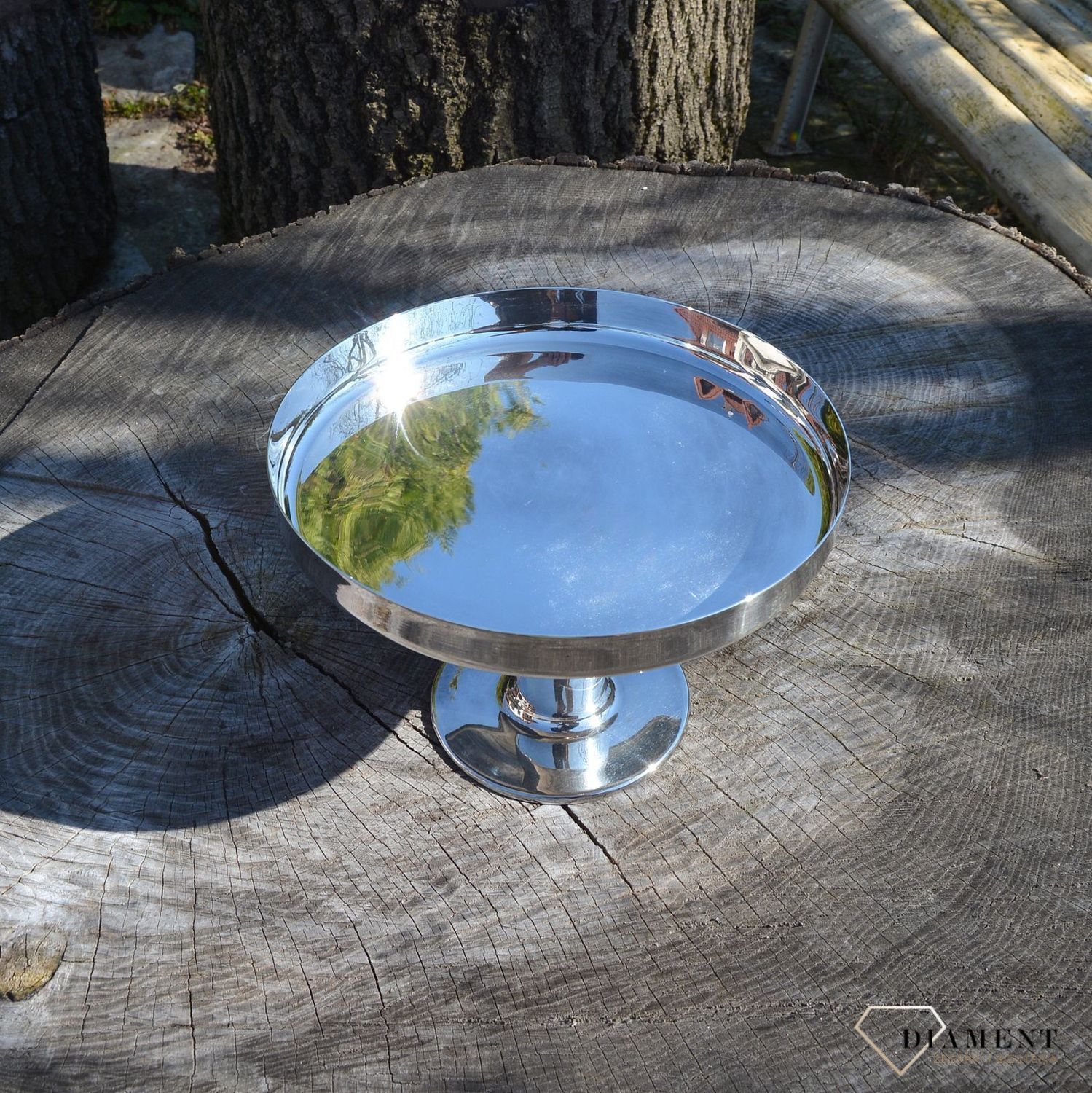 Patera na nóżce prosty wzór KO-1584. Patera to świetne naczynie, które pięknie wyeksponuje przyrządzone przez Ciebie słodkości np. ciasta, muffinki, praliny czy pącz (4).JPG