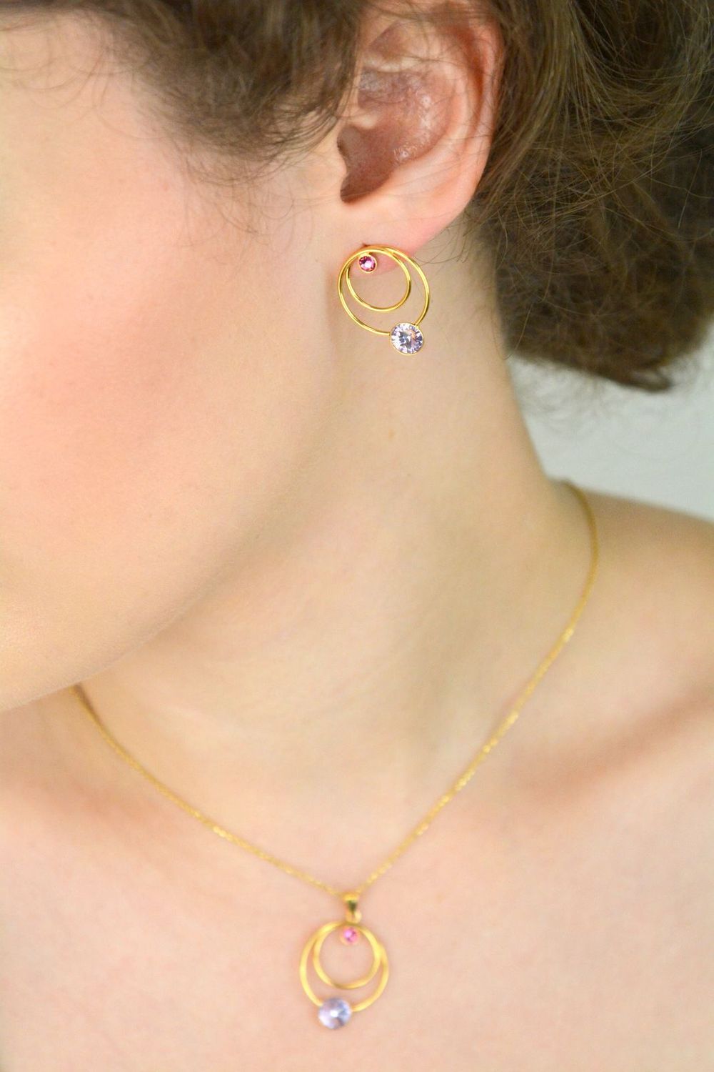 Kolczyki srebrne pozłacane 925 z różowym i fioletowym kryształem – KODG2088RV.jpg