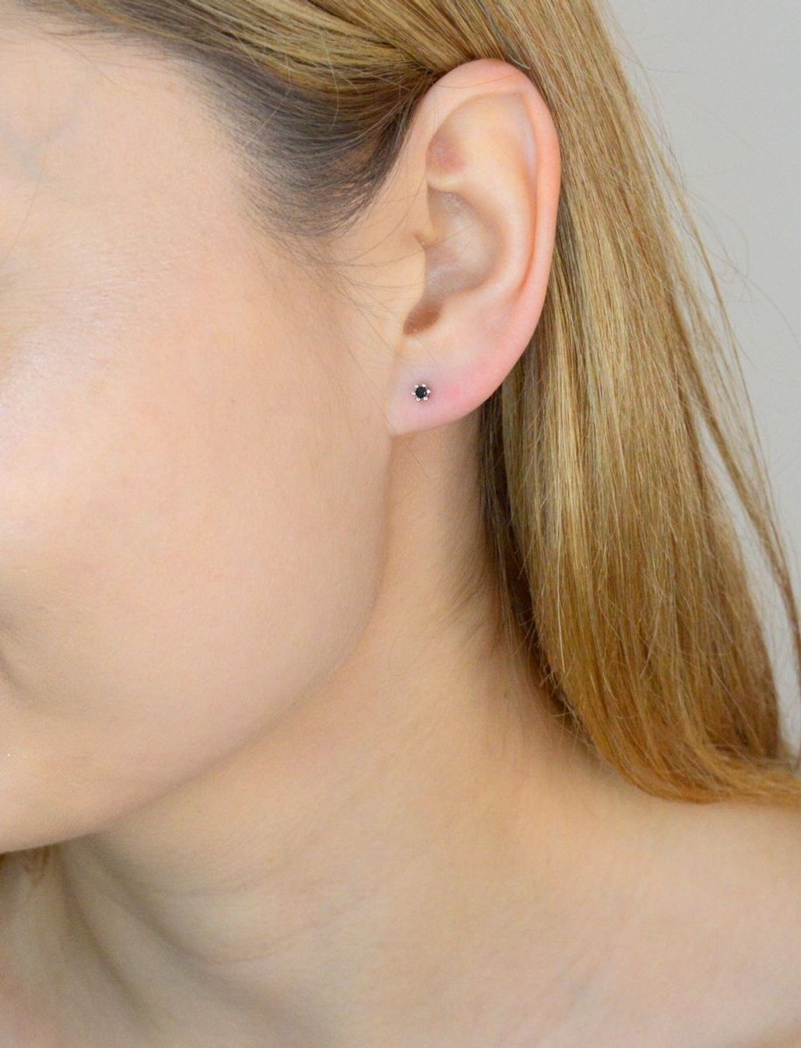 Srebrne kolczyki 925 minimalistyczne czarne cyrkonie KOL0040823B6. Srebrne kolczyki damskie..jpg