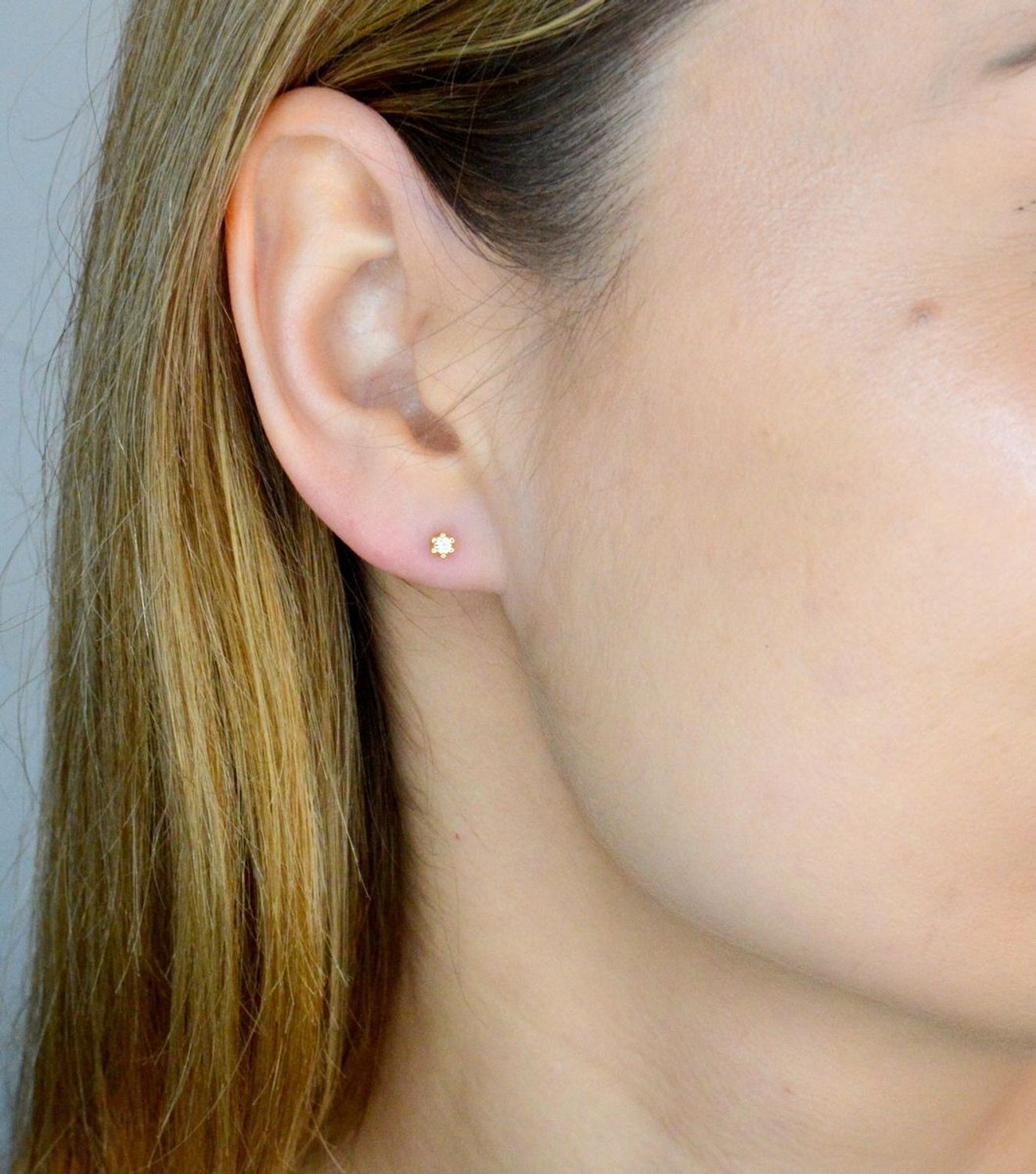 Srebrne kolczyki pozłacane 925 minimalistyczne białe cyrkonie KOL0180823. Srebrne kolczyki damskie. Kolczyki srebrne wkrętki.jpg