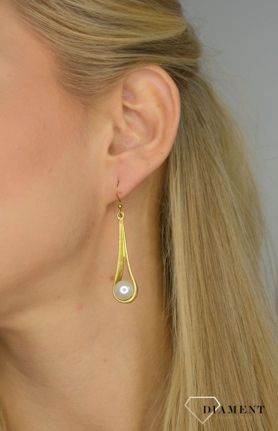 Kolczyki damskie BY DZIUBEKA pozłacana łezka z perłą KOLGALA041102000.jpg