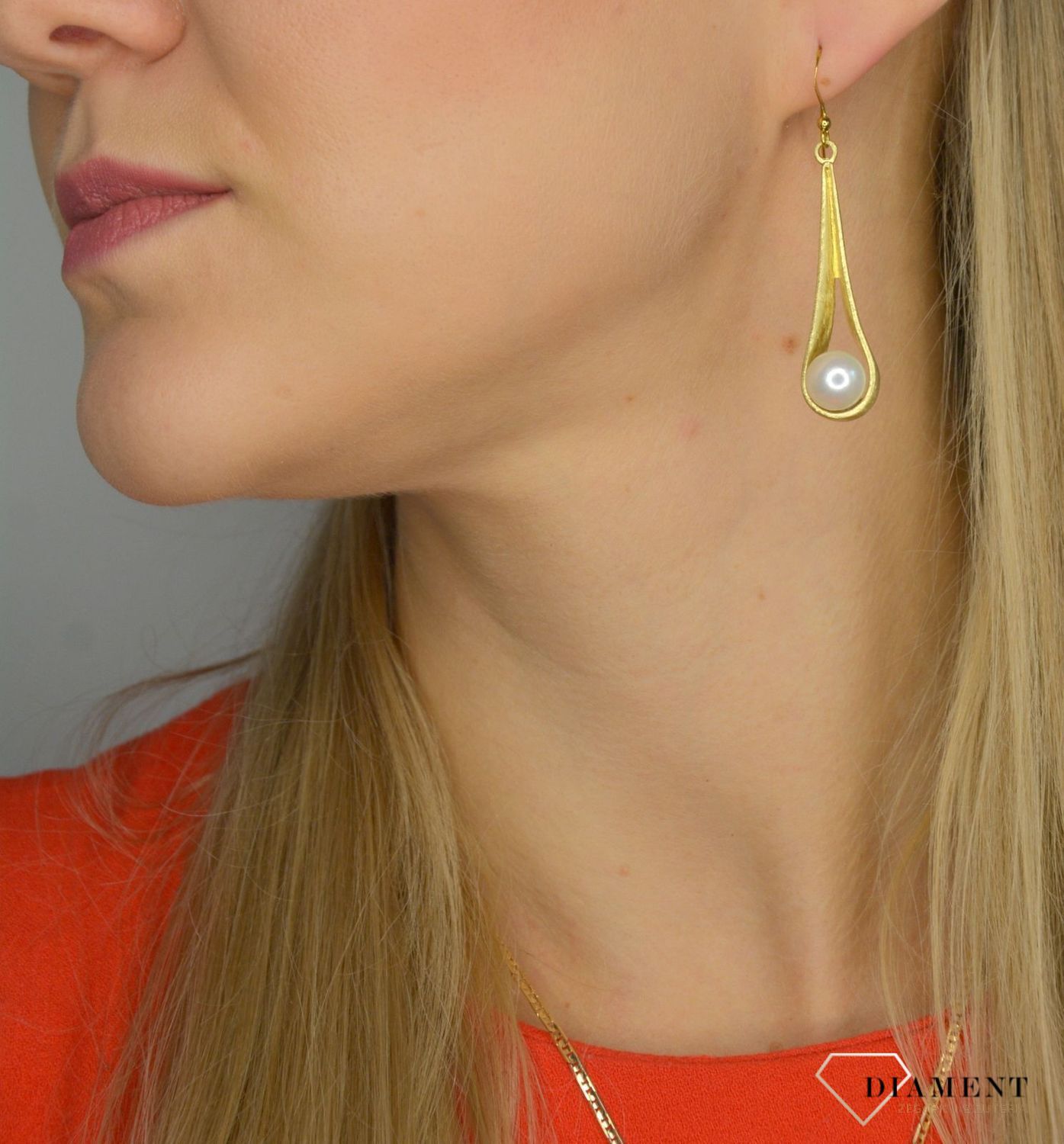 Kolczyki damskie BY DZIUBEKA pozłacana łezka z perłą KOLGALA041102000.jpg