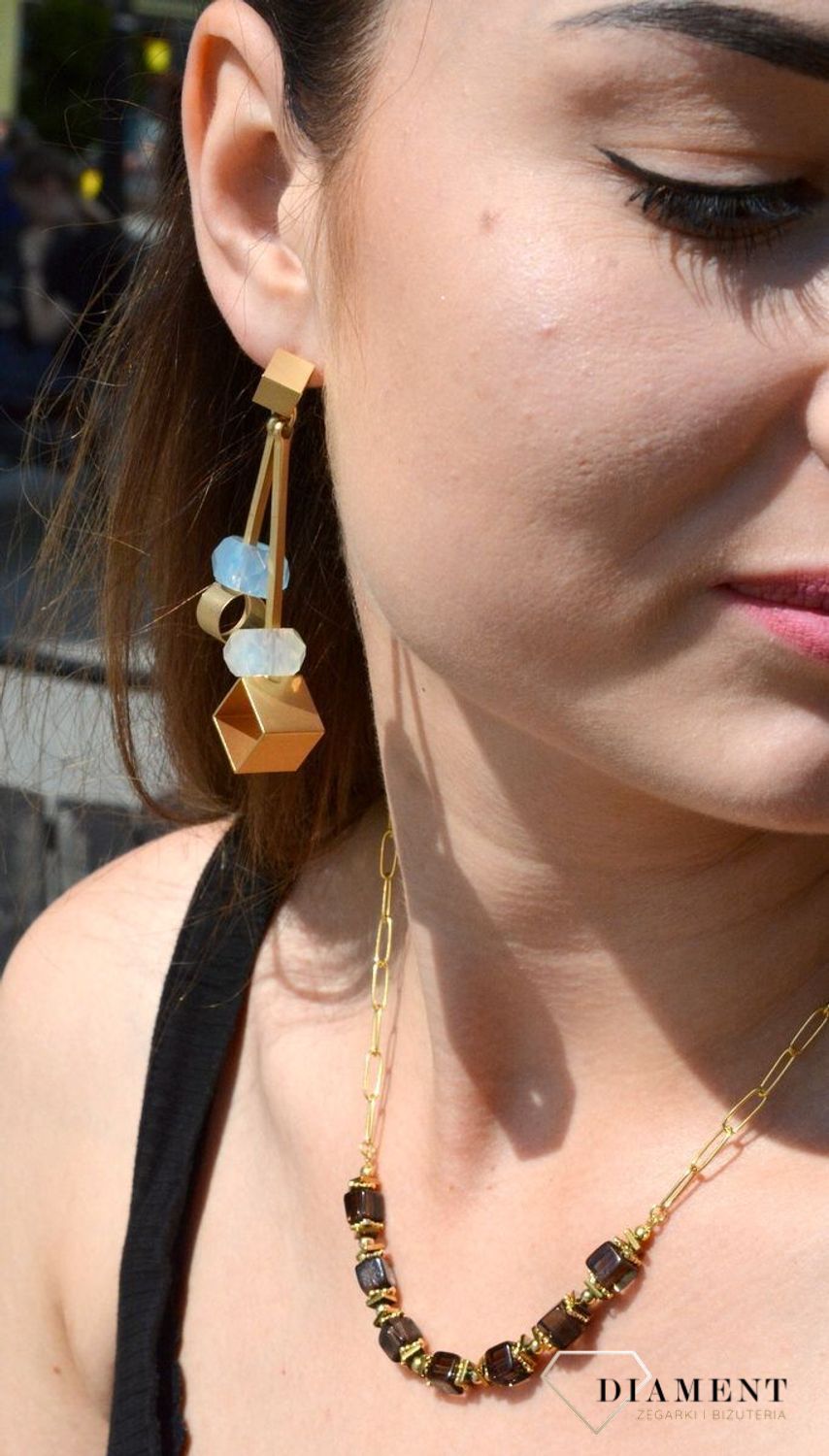Kolczyki geometryczne pozłacane wiszące KOLGEOM000801100. Kolczyki geometryczne. kolczyki bez niklu. Kolczyki pozłacane. Antyalergiczne kolczyki. Kolczyki w złotym kolorze. Wiszące kolczyki damskie. Kolczyki idealne na prezent.jpg