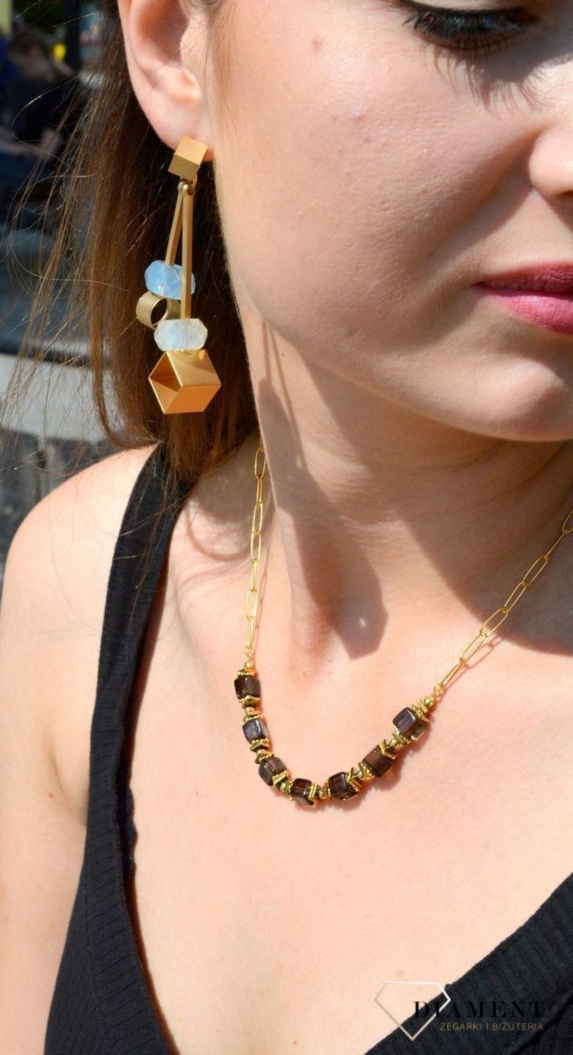 Kolczyki geometryczne pozłacane wiszące KOLGEOM000801100. Kolczyki geometryczne. kolczyki bez niklu. Kolczyki pozłacane. Antyalergiczne kolczyki. Kolczyki w złotym kolorze. Wiszące kolczyki damskie. Kolczyki idealne na prezent.jpg