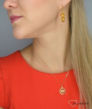 Kolczyki damskie BY DZIUBEKA kryształy w kolorze złotym KOLROMA012103000 💎 Pozłacane kolczyki z błyszczącymi kryształami Swarovskiego w kolorze złotym. 💎 (4).JPG