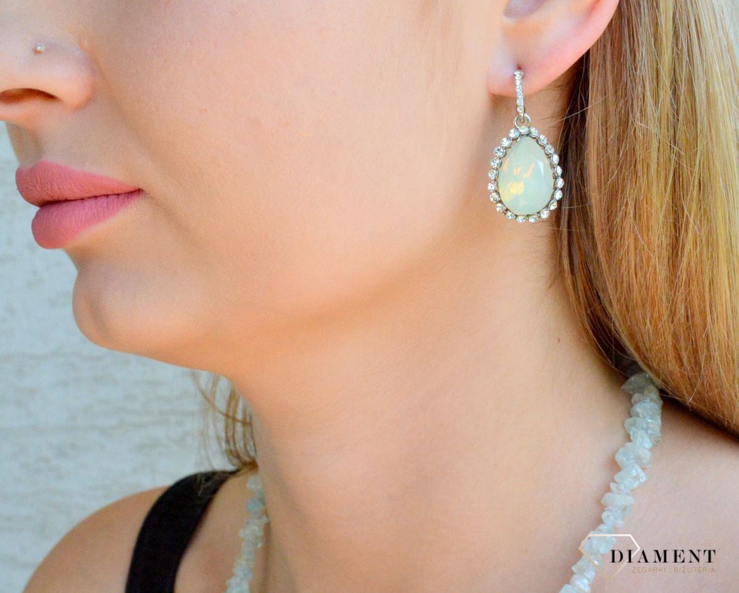 Kolczyki damskie wiszące łezki z cyrkoniami KOLSHIN023402800. Kolczyki damskie kryształki. Kolczyki wiszące łezki. Kolczyki antyalergiczne na prezent. Kolczyki na sztyft idealne na prezent..jpg