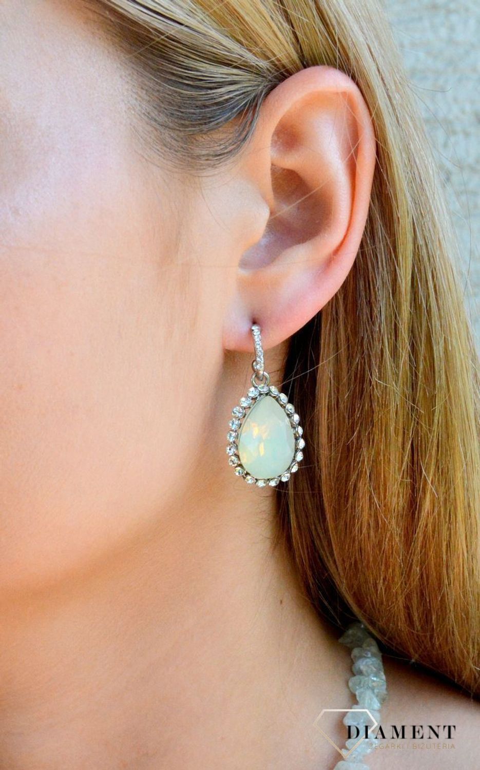 Kolczyki damskie wiszące łezki z cyrkoniami KOLSHIN023402800. Kolczyki damskie kryształki. Kolczyki wiszące łezki. Kolczyki antyalergiczne na prezent. Kolczyki na sztyft idealne na prezent..jpg