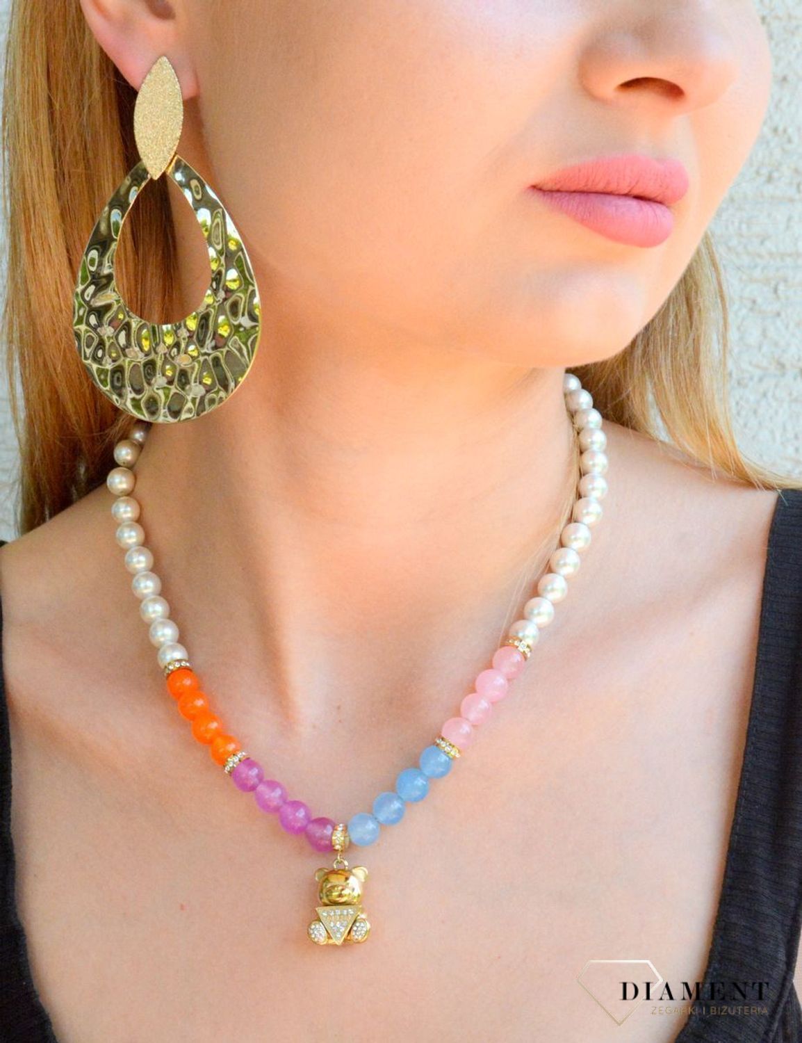 Kolczyki damskie gniecione łezki w złotym kolorze KOLTEAR000101100. Kolczyki damskie łezki. Kolczyki wiszące gniecione łezki. Kolczyki antyalergiczne na prezent. Kolczyki na sztyft idealne na prezent. Kolczyki pozłacane wiszące łezki..jpg