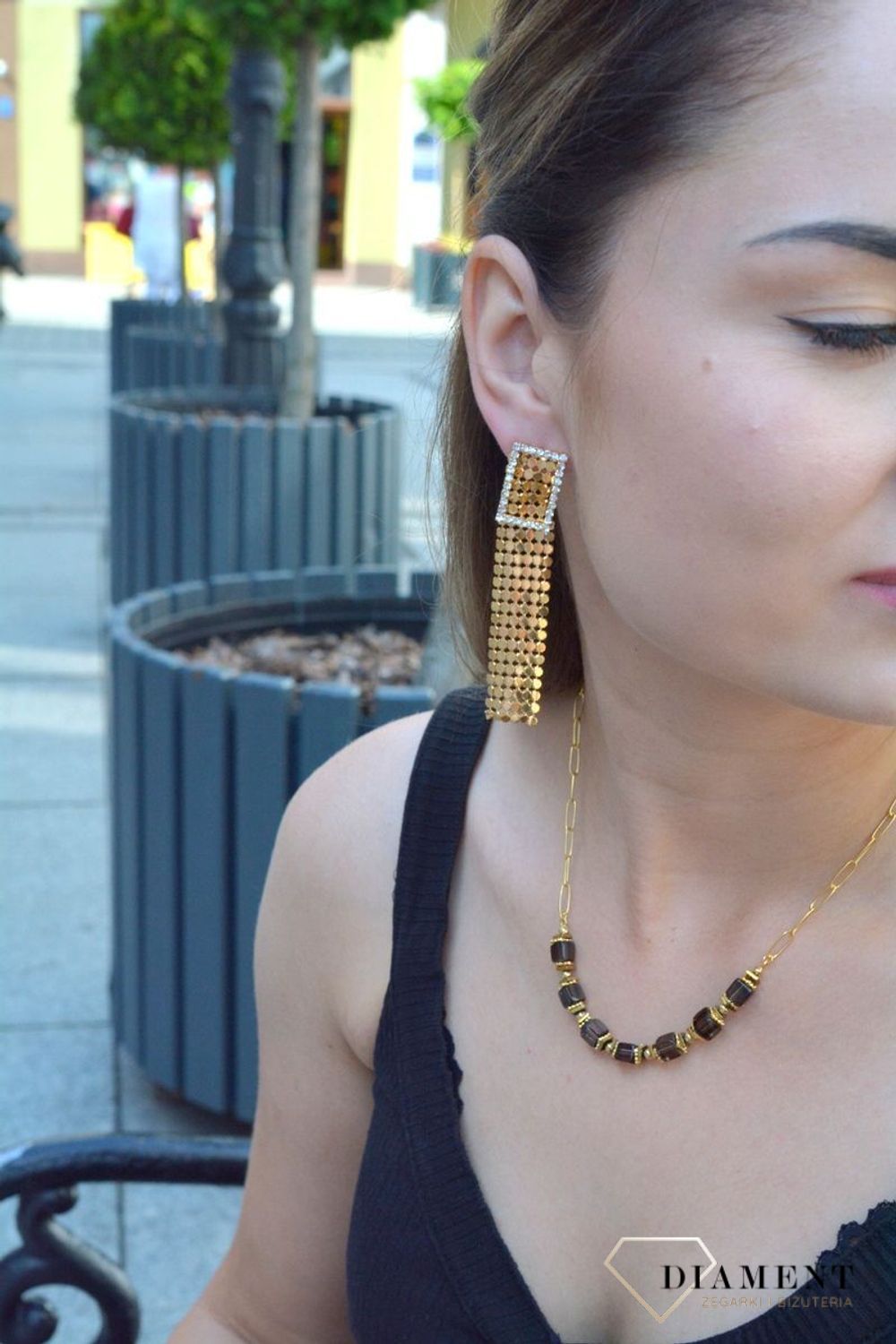 Kolczyki wiszące w kolorze złotym wieczorowe KOLTEAR000201600. Kolczyki wiszące w złotym kolorze. Kolczyki wieczorowe. Kolczyki bez niklu. Kolczyki damskie antyalergiczne. Kolczyki idealne na wieczorne wyjścia. Kolczyki na pre.jpg