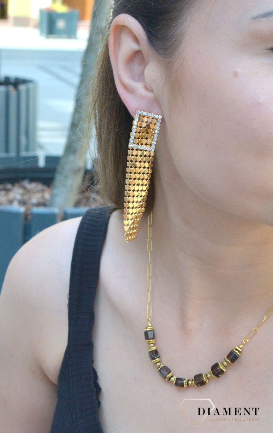 Kolczyki wiszące w kolorze złotym wieczorowe KOLTEAR000201600. Kolczyki wiszące w złotym kolorze. Kolczyki wieczorowe. Kolczyki bez niklu. Kolczyki damskie antyalergiczne. Kolczyki idealne na wieczorne wyjścia. Kolczyki na pre.jpg