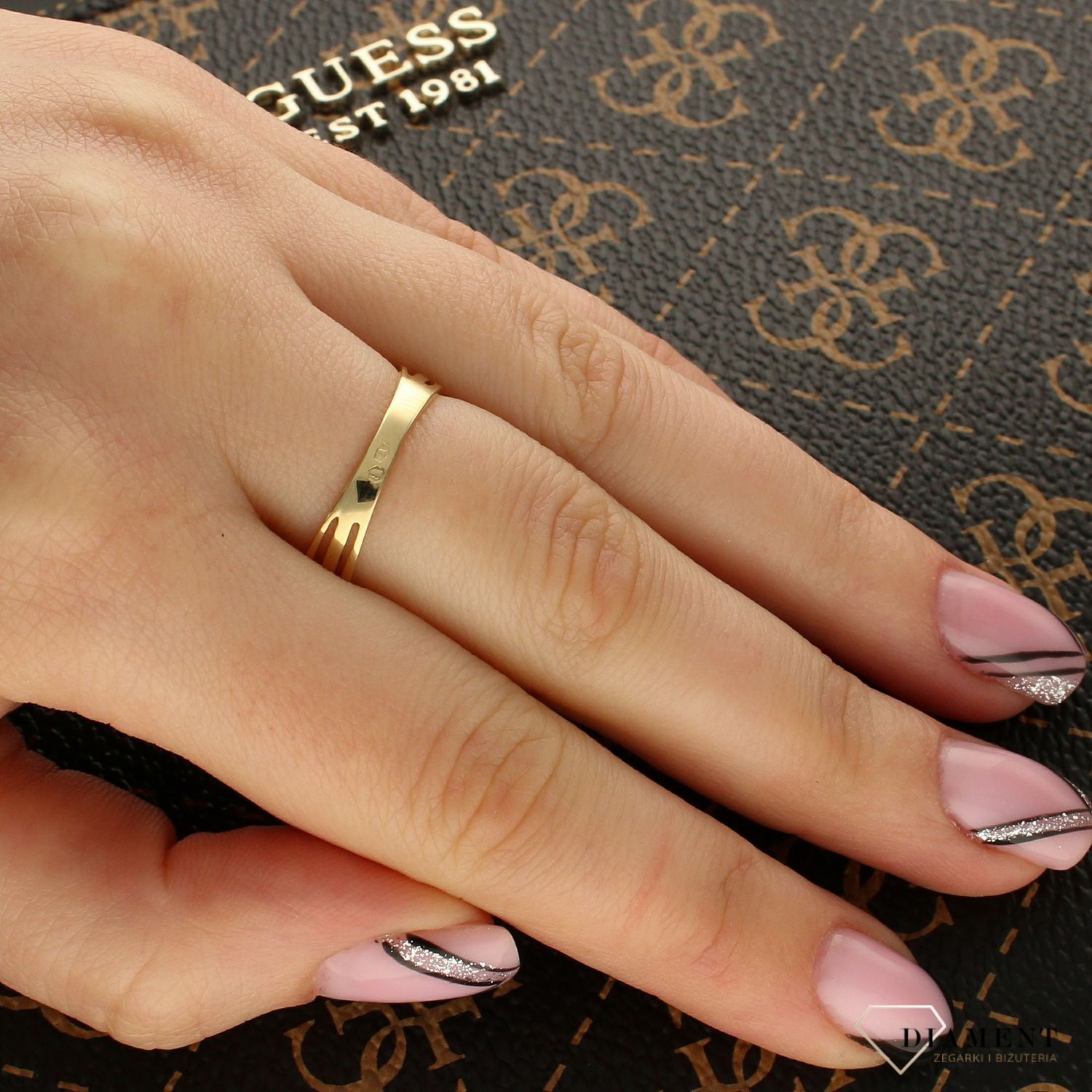 Złoty pierścionek z Diamentami  Potrójne elementy  585 KR-17910 (1).jpg