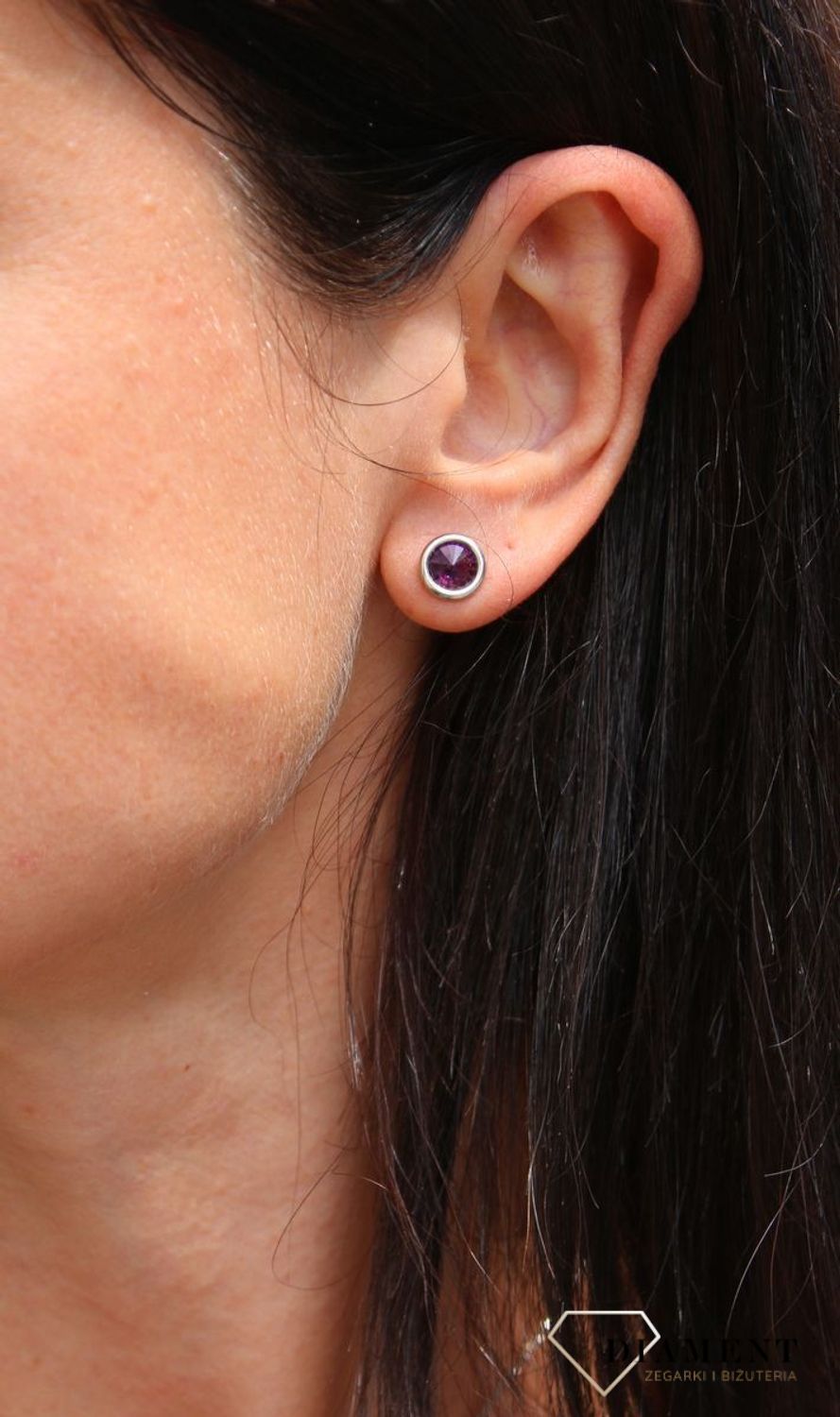 Srebrne kolczyki Swarovski Urodzinowe Kamienie Amethyst Okrągłe przy uchu KR1122SS29AM.jpg