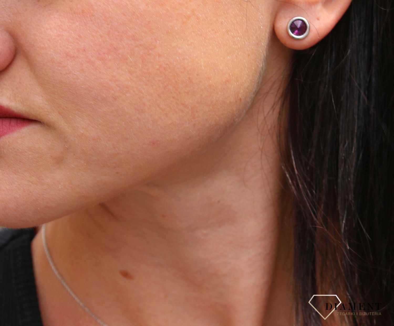 Srebrne kolczyki Swarovski Urodzinowe Kamienie Amethyst Okrągłe przy uchu KR1122SS29AM.jpg