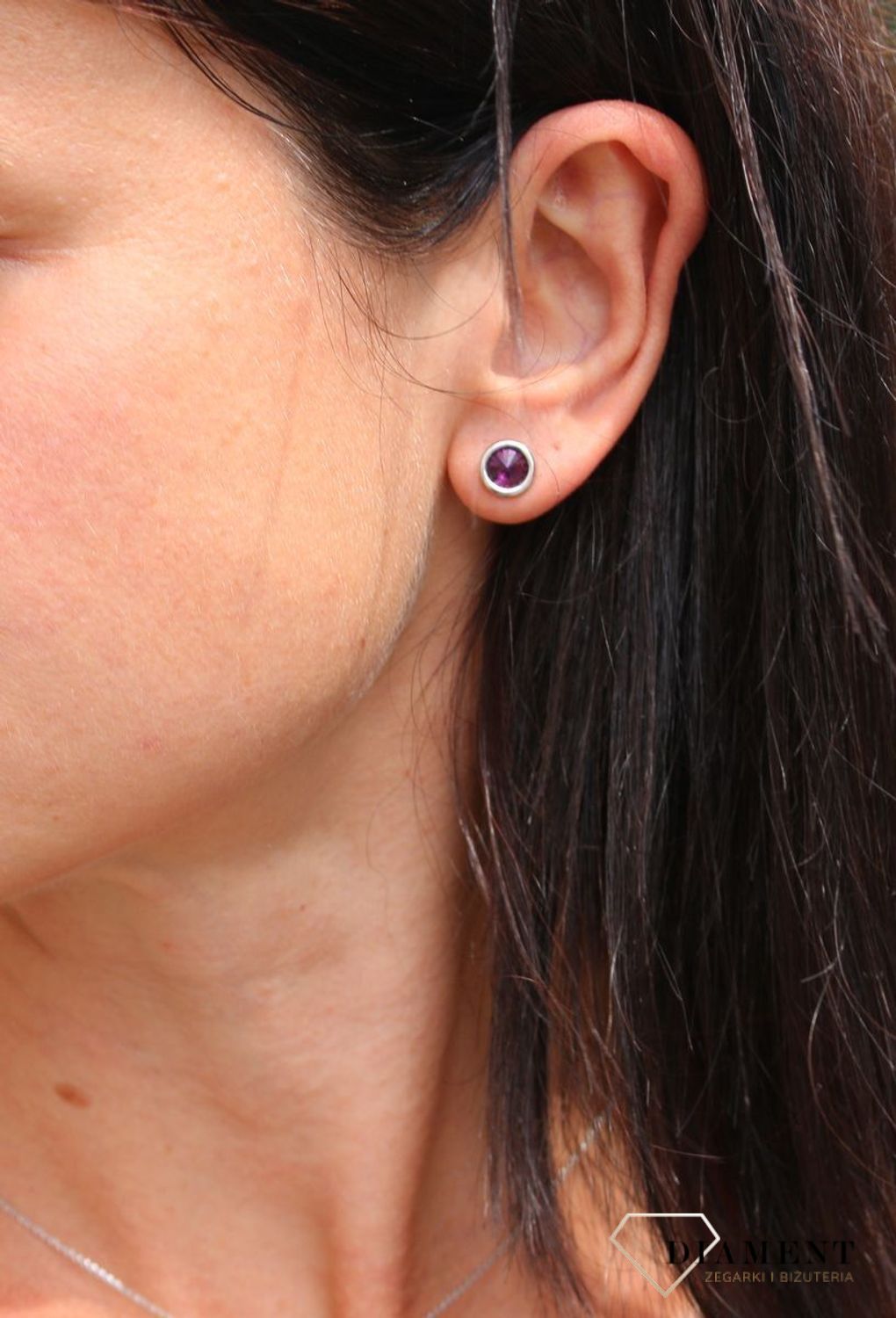 Srebrne kolczyki Swarovski Urodzinowe Kamienie Amethyst Okrągłe przy uchu KR1122SS29AM.jpg