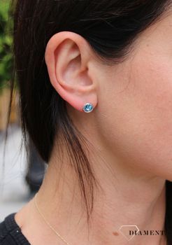 Srebrne kolczyki Swarovski Urodzinowe Kamienie Aquamarine Okrągłe przy uchu KR1122SS29AQ (3).JPG