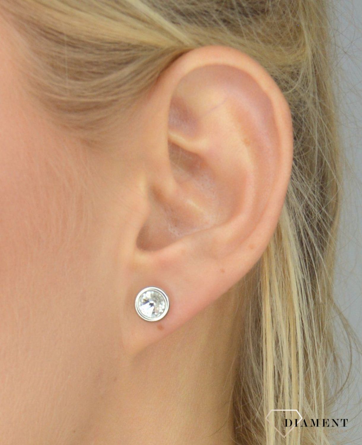 Srebrne kolczyki Swarovski Urodzinowe Kamienie Okrągłe przy uchu kolor Crystal KR1122SS29C.jpg