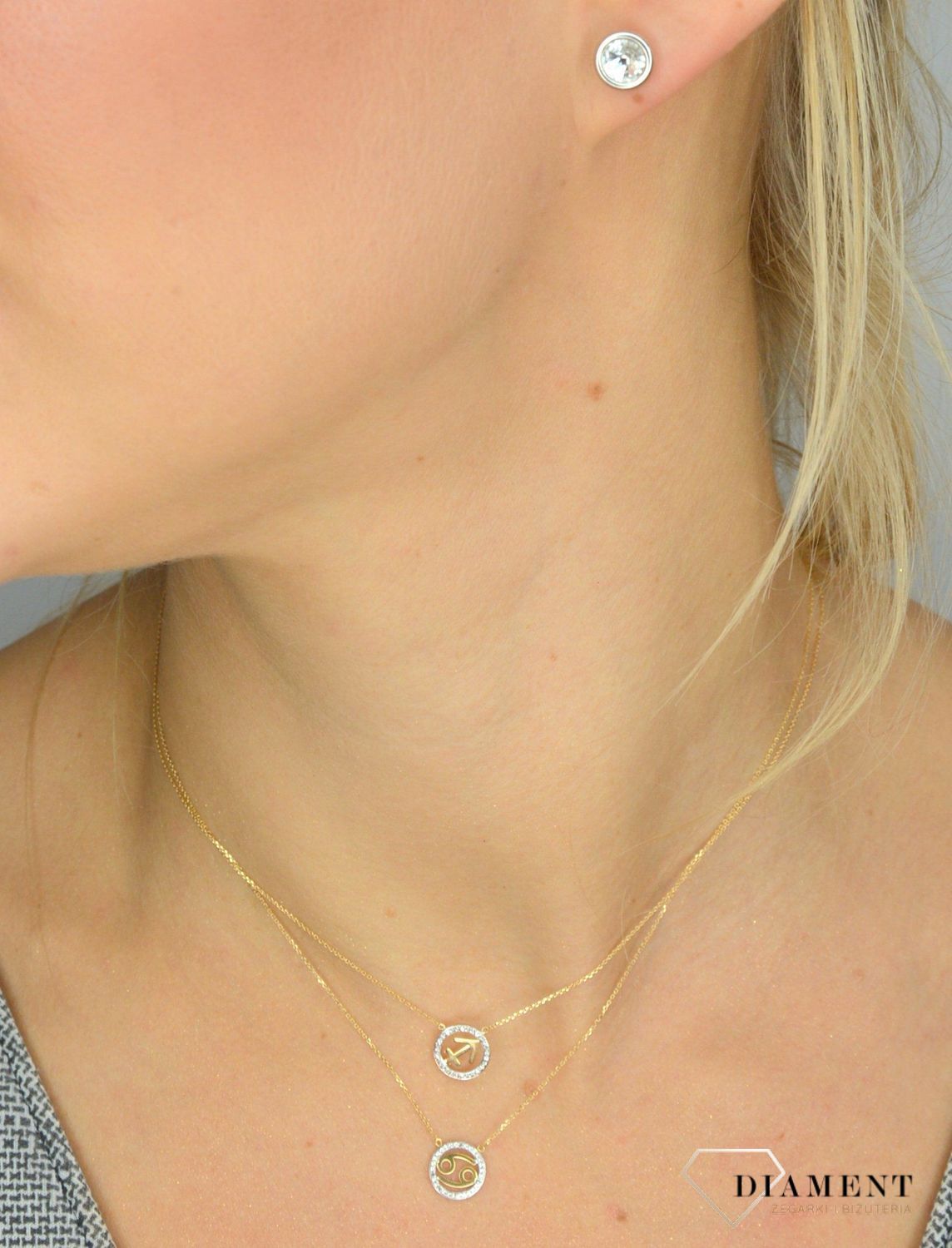 Srebrne kolczyki Swarovski Urodzinowe Kamienie Okrągłe przy uchu kolor Crystal KR1122SS29C.jpg