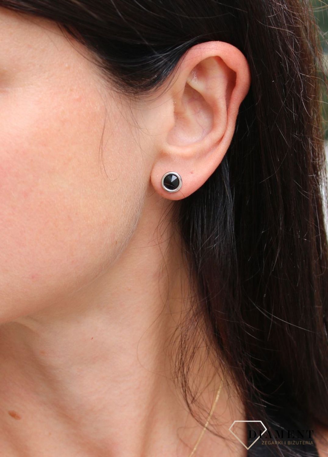 Srebrne kolczyki Swarovski Urodzinowe Kamienie Onyx Okrągłe przy uchu kolor Jet KR1122SS29J.jpg