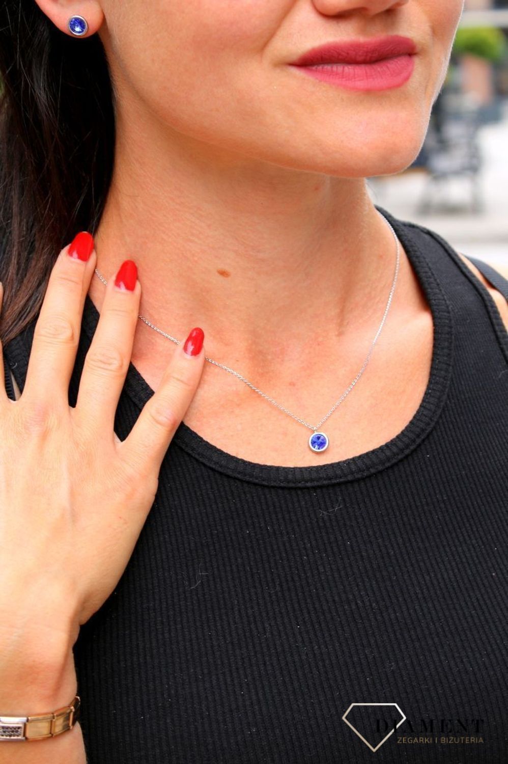 Srebrne kolczyki Swarovski Urodzinowe Kamienie Sapphire Okrągłe przy uchu KR1122SS29S.jpg