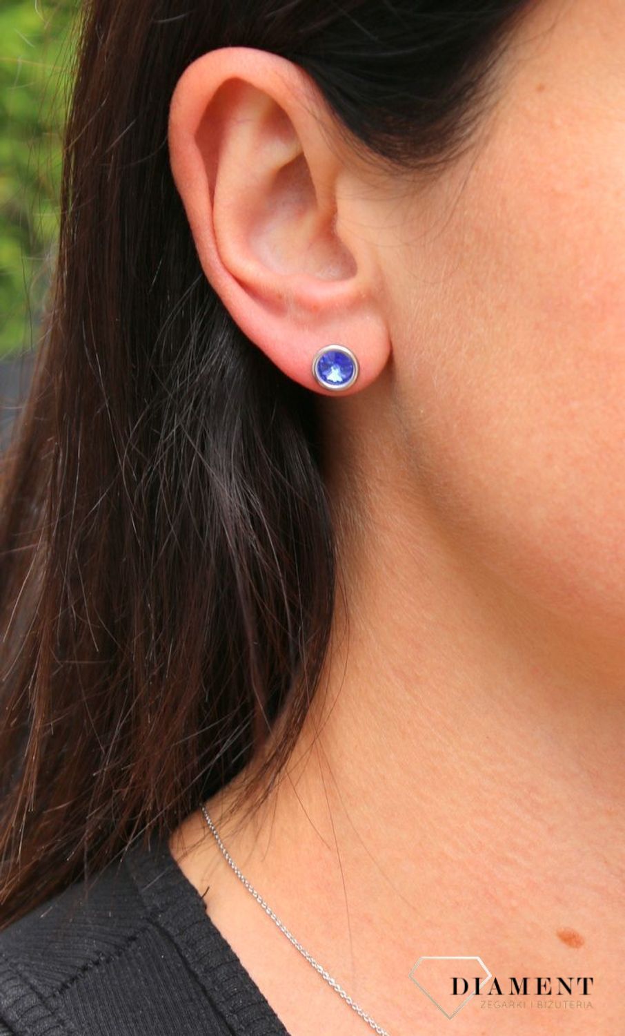 Srebrne kolczyki Swarovski Urodzinowe Kamienie Sapphire Okrągłe przy uchu KR1122SS29S.jpg