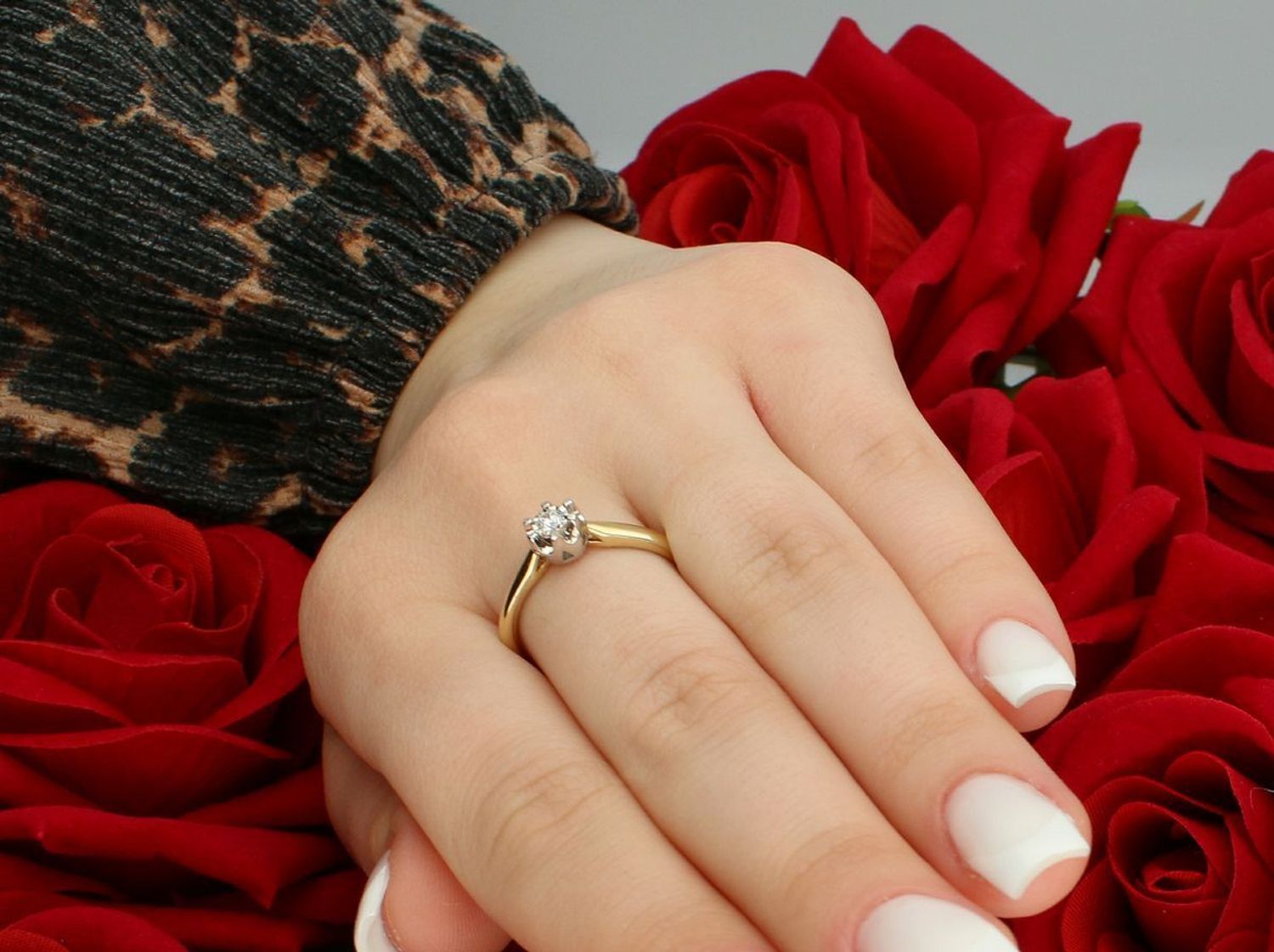 Złoty pierścionek damski 585 Pierścionek z żółtego złota z Diamentem 0,09 ct.jpg