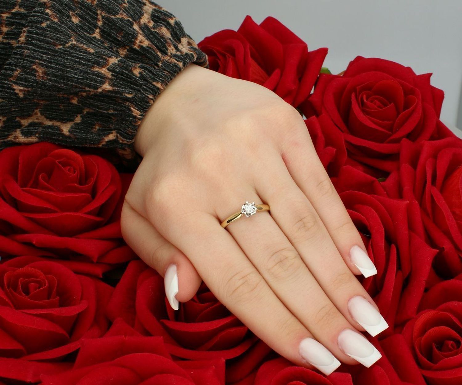 Złoty pierścionek damski 585 Pierścionek z żółtego złota z Diamentem 0,09 ct.jpg