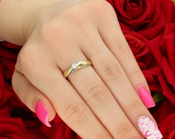 Pierścionek KR802201Y z diamentem 0,05ct HSI. Złoto próby 585, waga 2 g, szerokość 4 mm, rozmiar 19. Klasyka i subtelny blask w eleganckiej formie.3.jpg