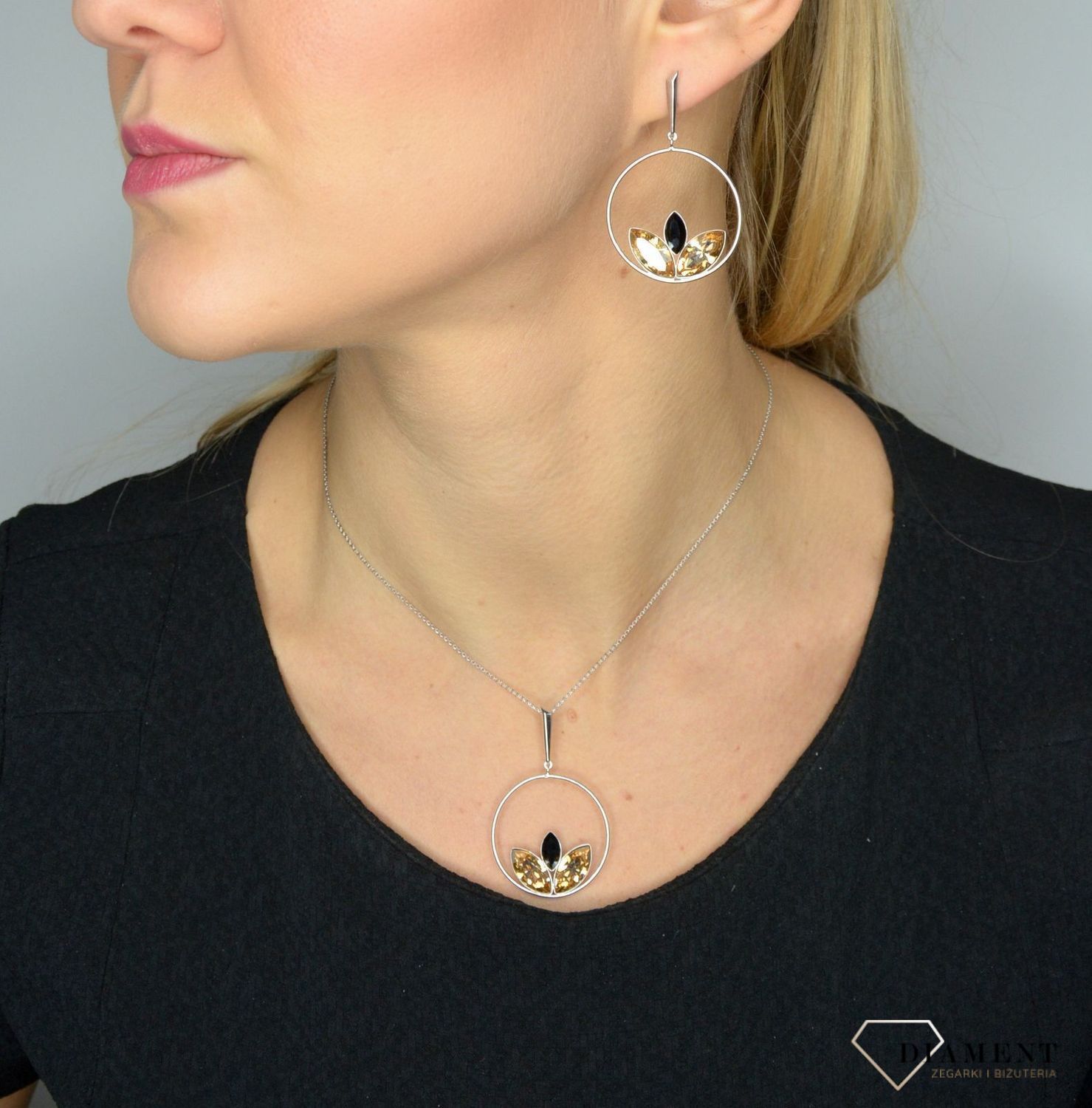 Kolczyki srebrne Swarovski złoto czarny kwiat KRD42283JGS.jpg