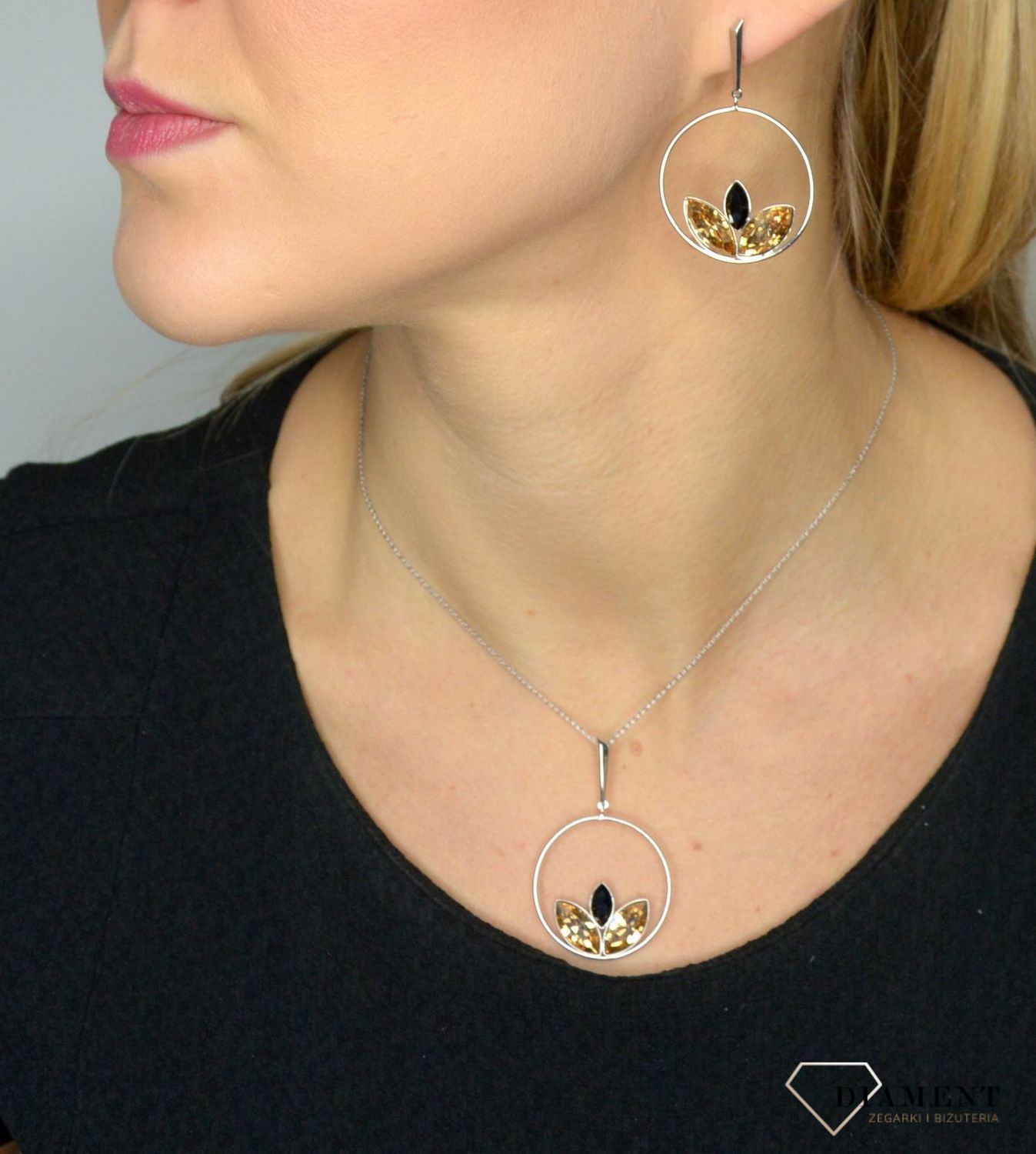 Kolczyki srebrne Swarovski złoto czarny kwiat KRD42283JGS.jpg