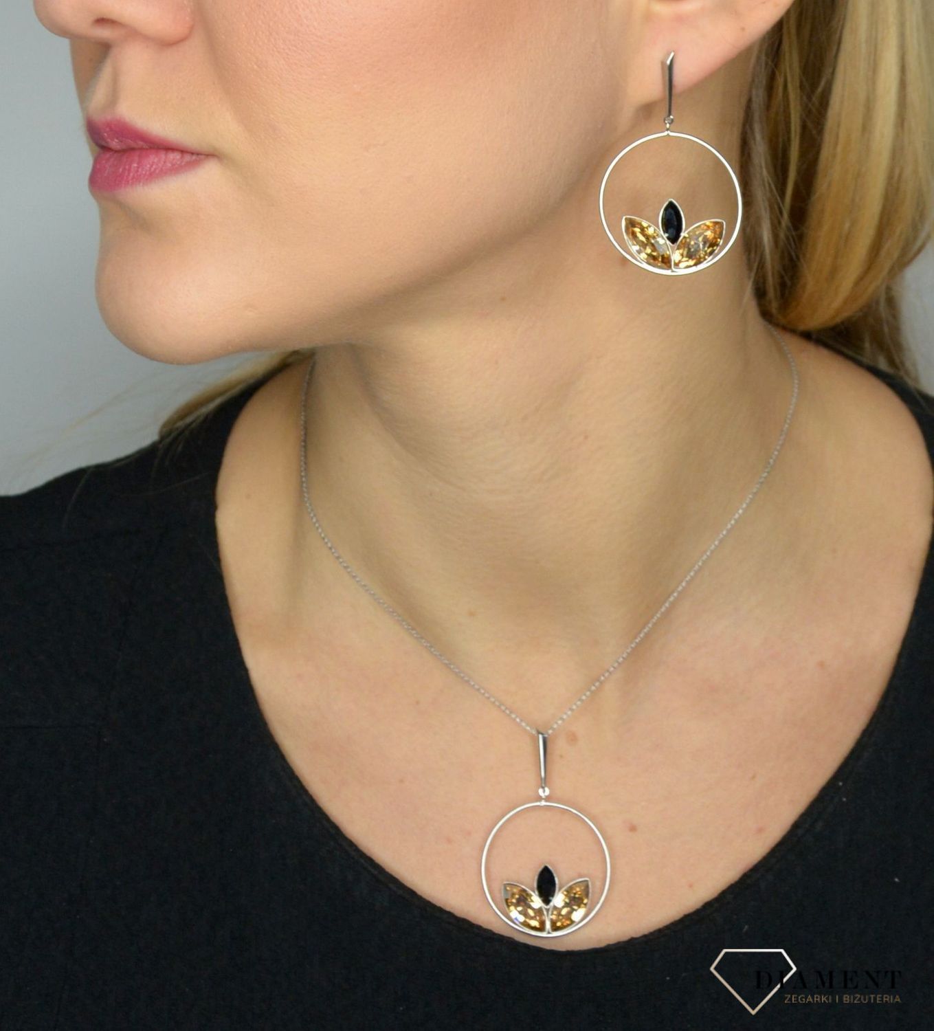 Kolczyki srebrne Swarovski złoto czarny kwiat KRD42283JGS.jpg