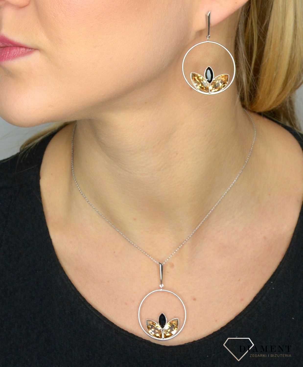 Kolczyki srebrne Swarovski złoto czarny kwiat KRD42283JGS.jpg