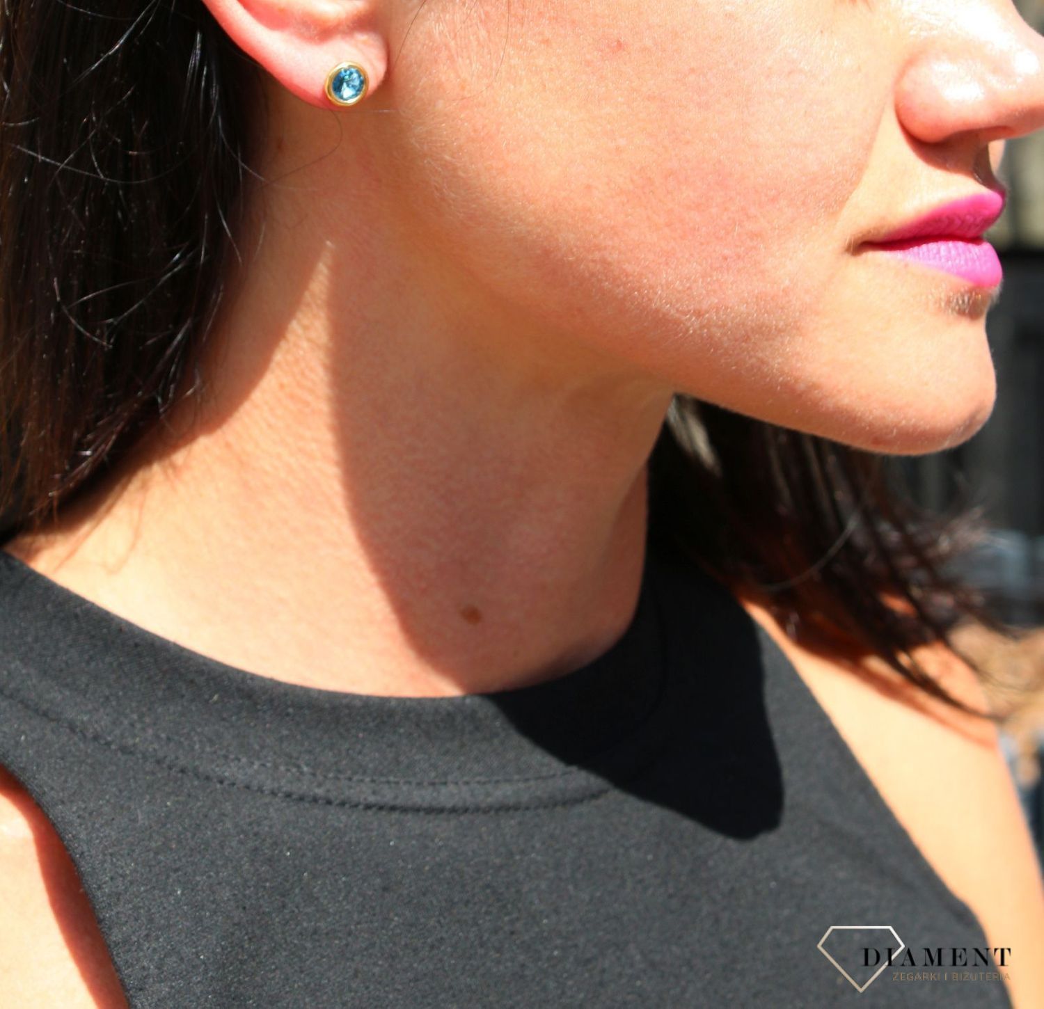 Srebrne kolczyki Swarovski Urodzinowe Kamienie Aquamarine Okrągłe przy uchu KRG1122SS29AQ.jpg