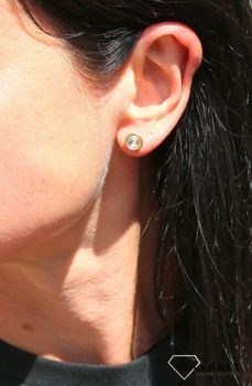 Srebrne kolczyki Swarovski Urodzinowe Kamienie Okrągłe przy uchu kolor Crystal KRG1122SS29C. Złote kolczyki w pozłacaniu z wygodnym zapięciu na sztyft.  (2).JPG