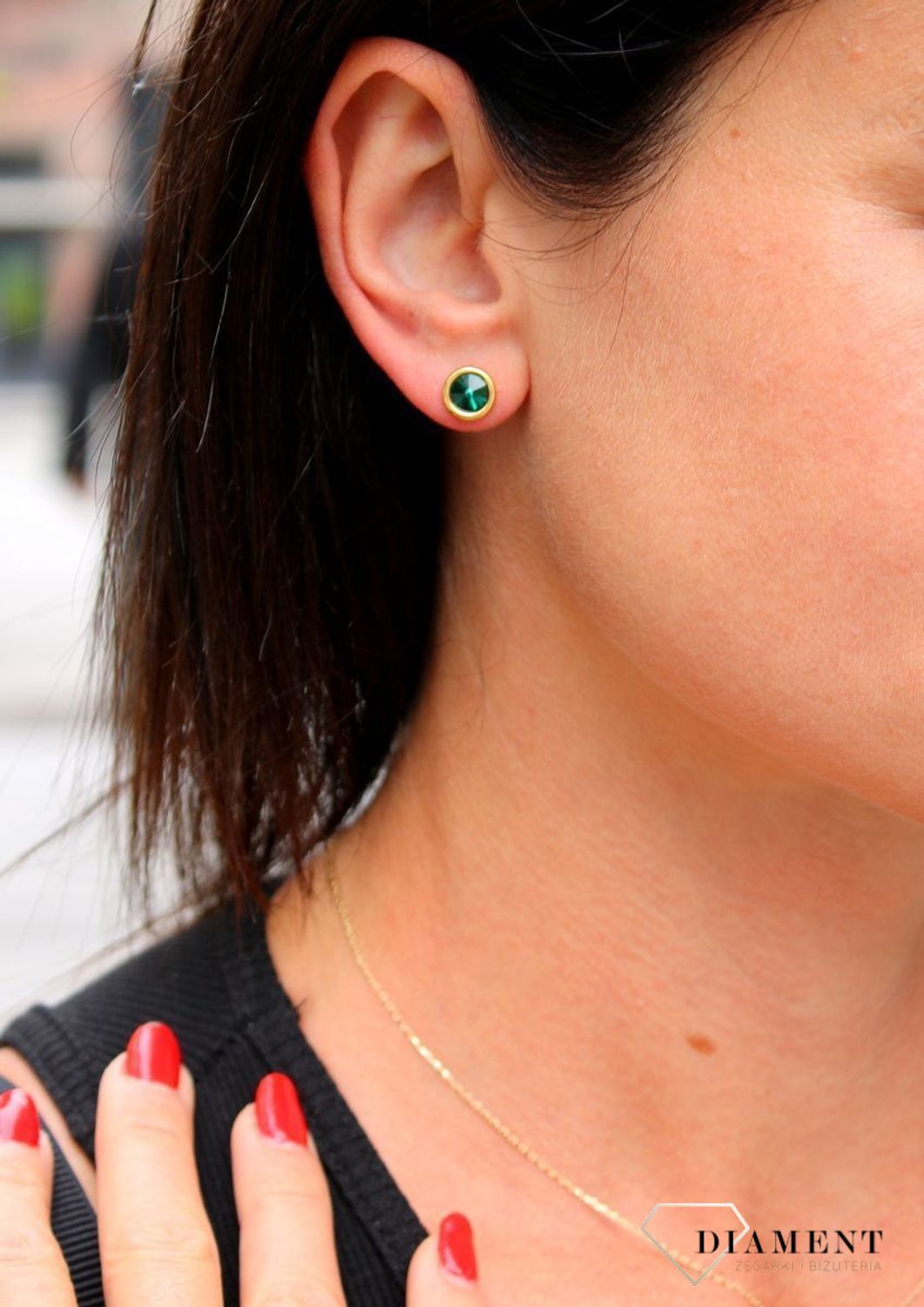 Srebrne kolczyki Swarovski Urodzinowe Kamienie Okrągłe przy uchu kolor Emarald KRG1122SS29EM.jpg