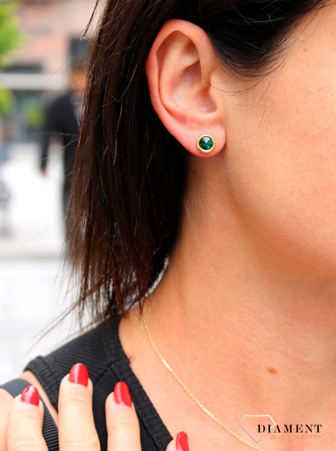 Srebrne kolczyki Swarovski Urodzinowe Kamienie Okrągłe przy uchu kolor Emarald KRG1122SS29EM.jpg