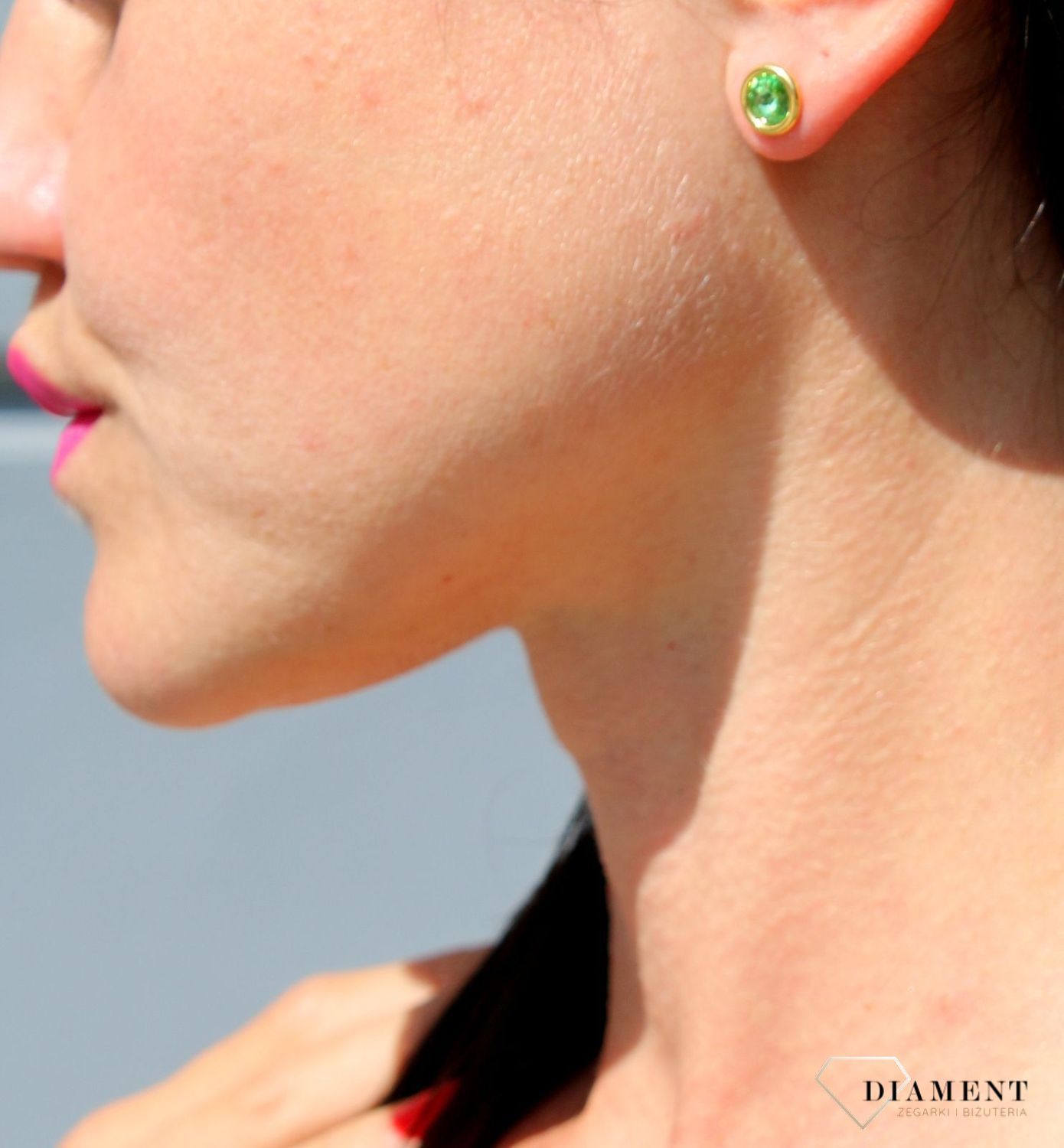 Srebrne kolczyki Swarovski Urodzinowe Kamienie Okrągłe przy uchu kolor Peridot KRG1122SS29PE.jpg