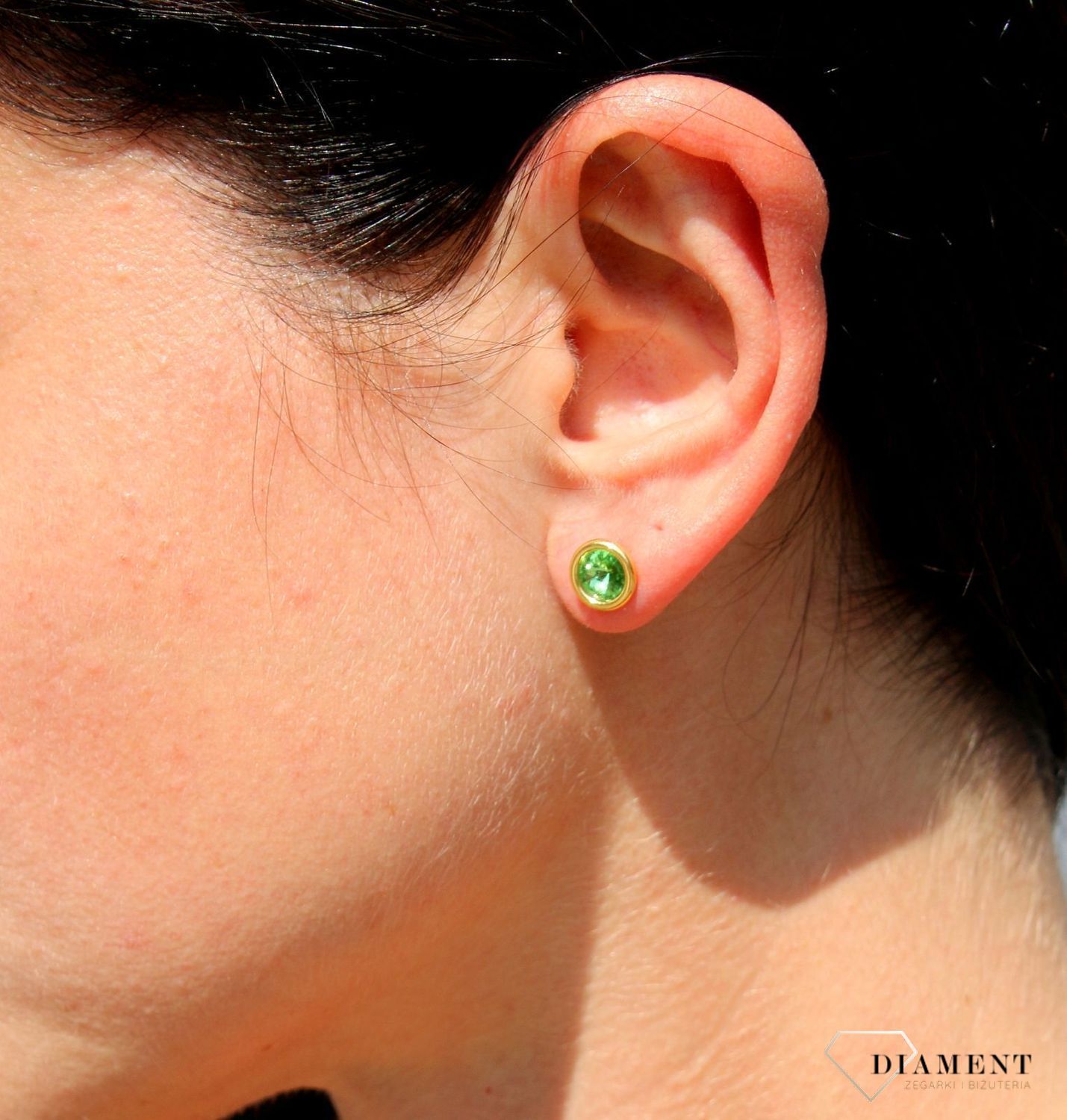 Srebrne kolczyki Swarovski Urodzinowe Kamienie Okrągłe przy uchu kolor Peridot KRG1122SS29PE.jpg