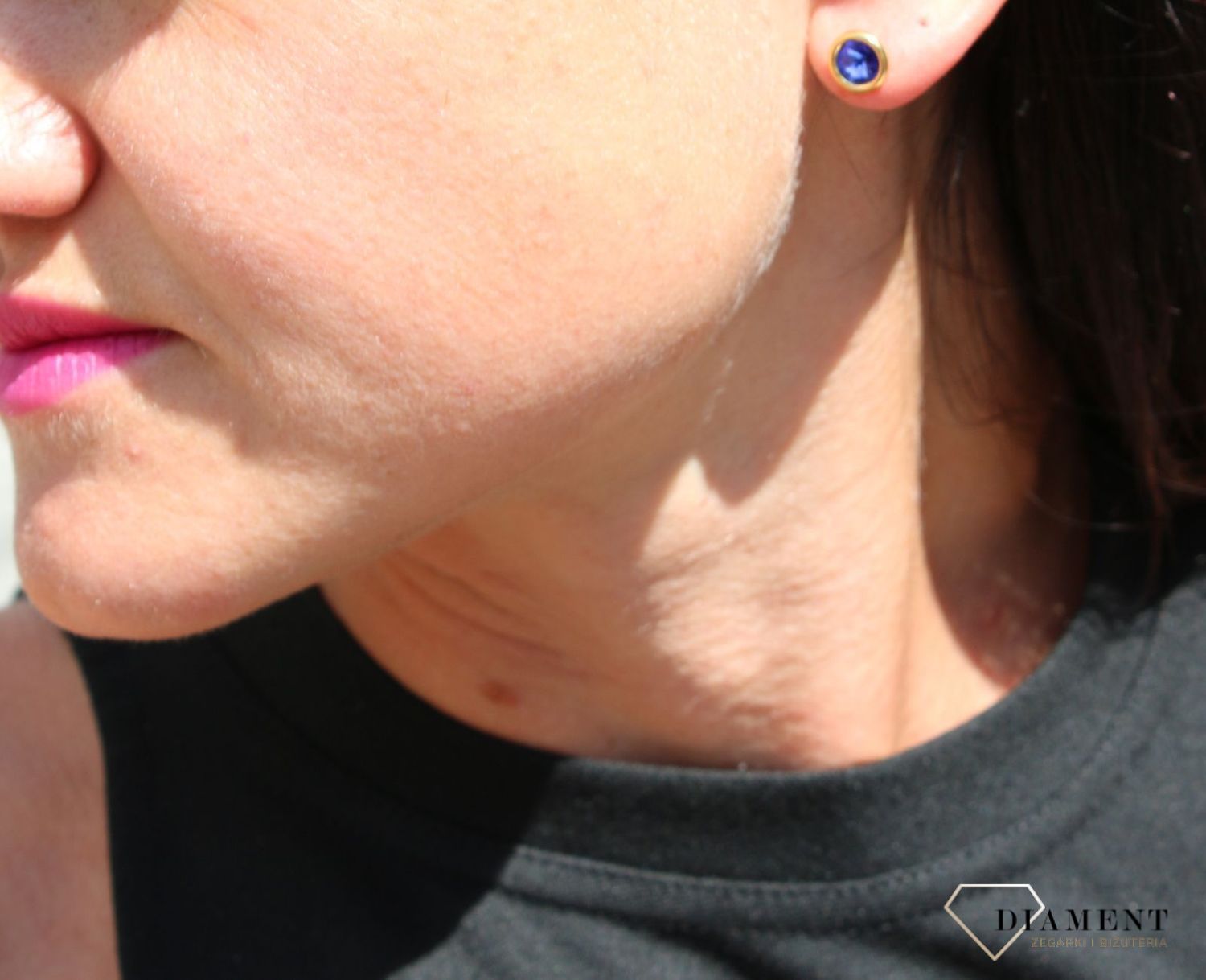 Srebrne kolczyki Swarovski Urodzinowe Kamienie Okrągłe przy uchu kolor Sapphire KRG1122SS29SA.jpg