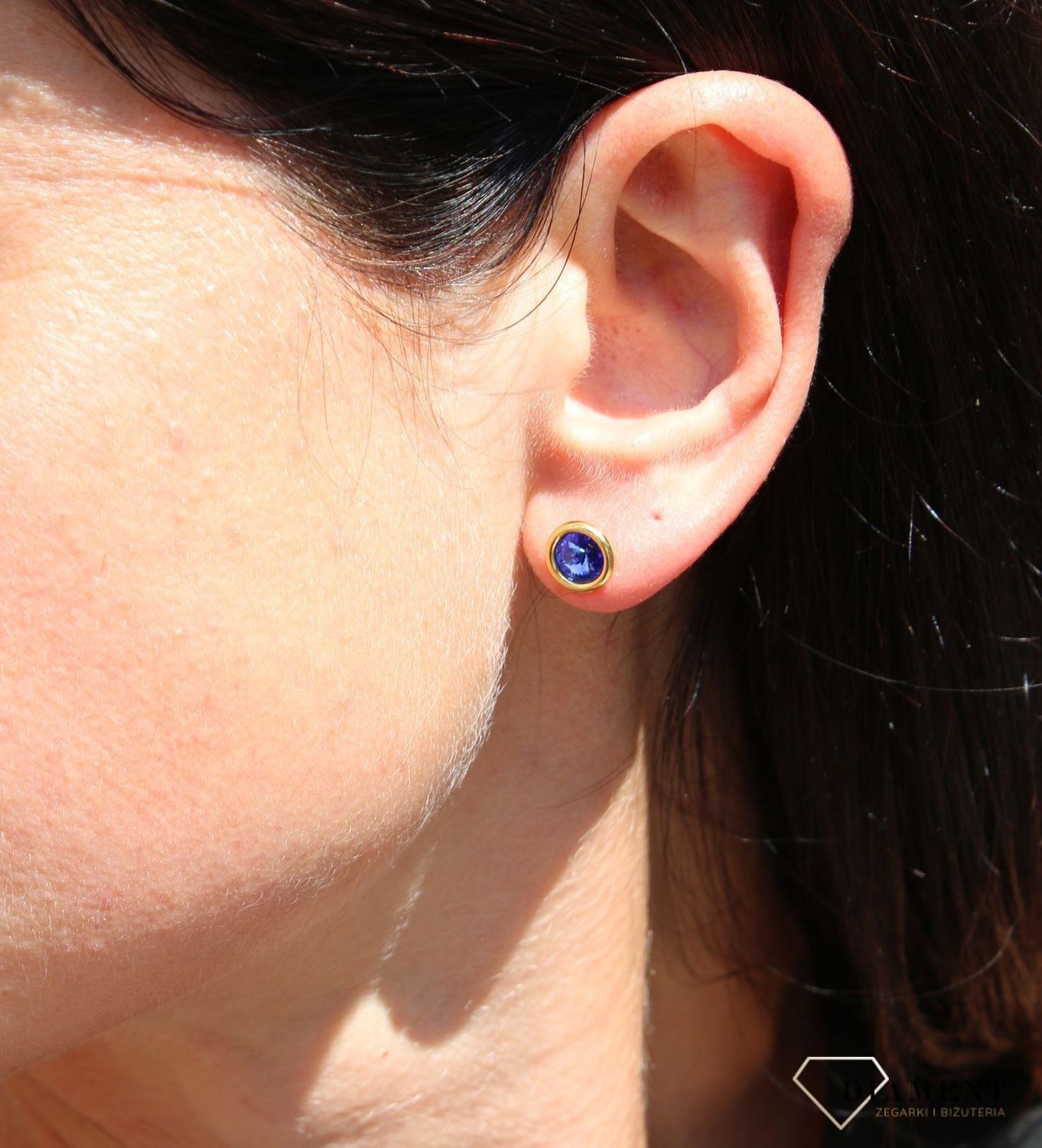 Srebrne kolczyki Swarovski Urodzinowe Kamienie Okrągłe przy uchu kolor Sapphire KRG1122SS29SA.jpg