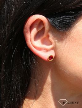 Srebrne kolczyki Swarovski Urodzinowe Kamienie Garnet Okrągłe przy uchu KRG1122SS29SI (1).JPG
