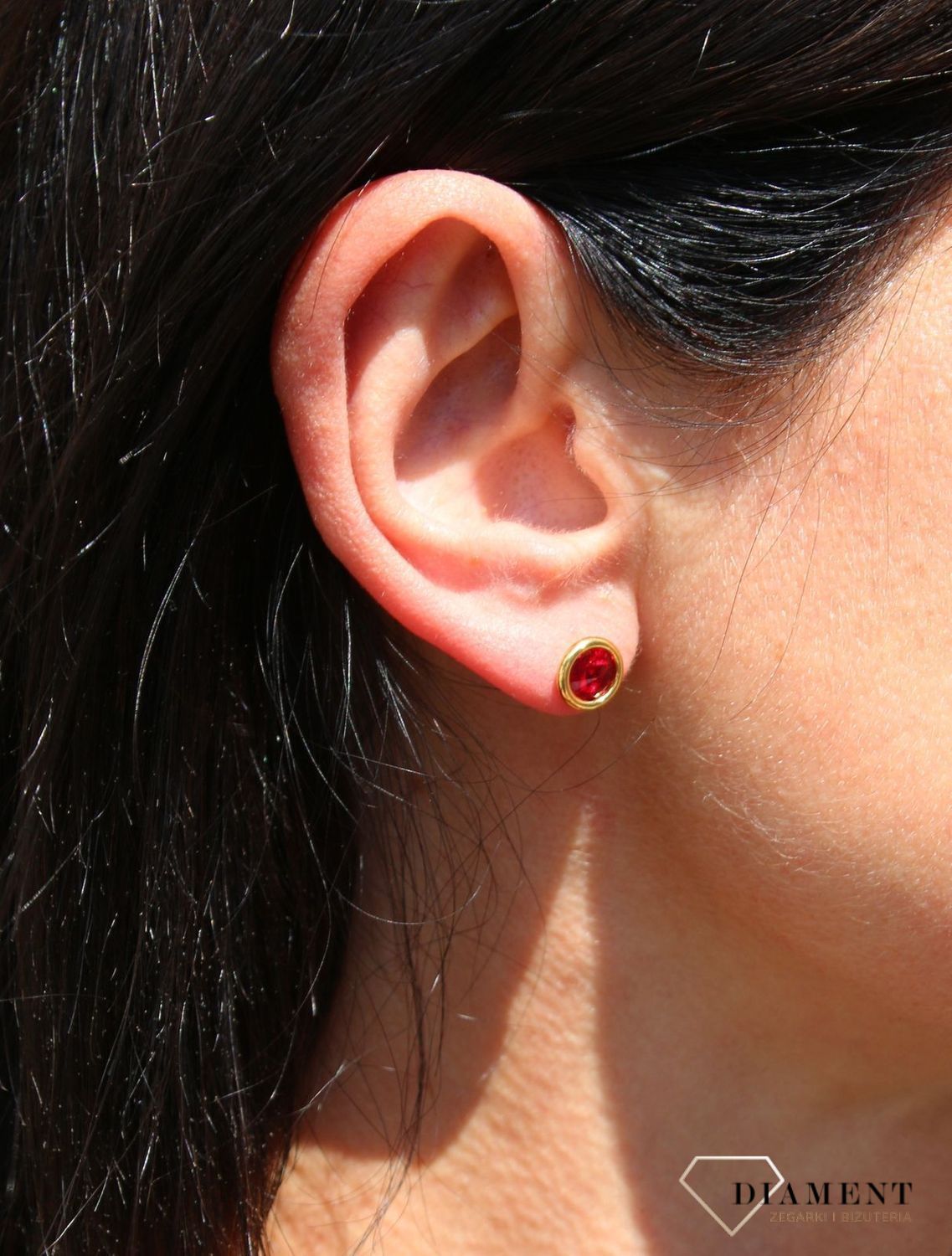 Srebrne kolczyki Swarovski Urodzinowe Kamienie Garnet Okrągłe przy uchu KRG1122SS29SI.jpg