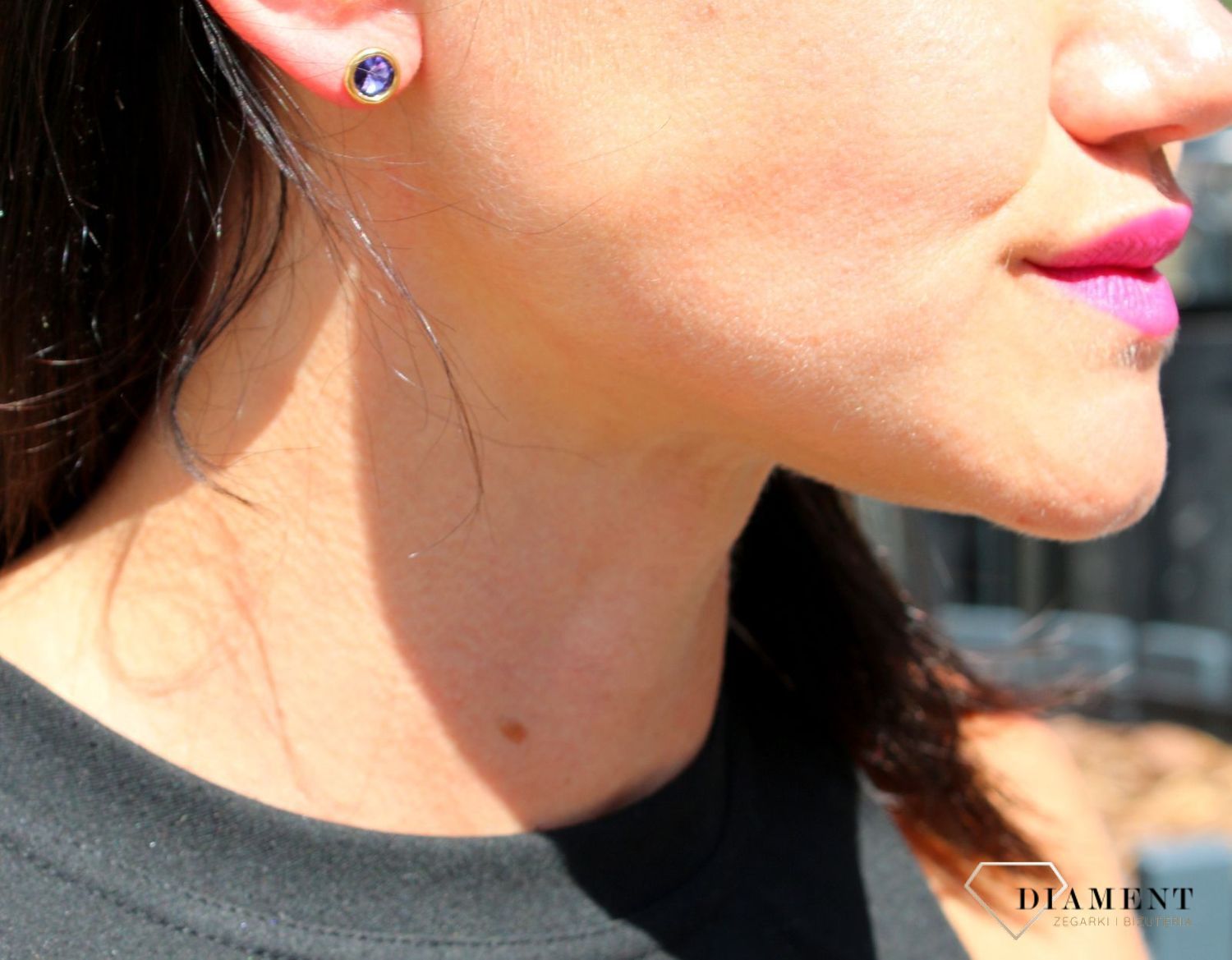 Srebrne kolczyki Swarovski Urodzinowe Kamienie Tanzanite Okrągłe przy uchu KRG1122SS29TA.jpg