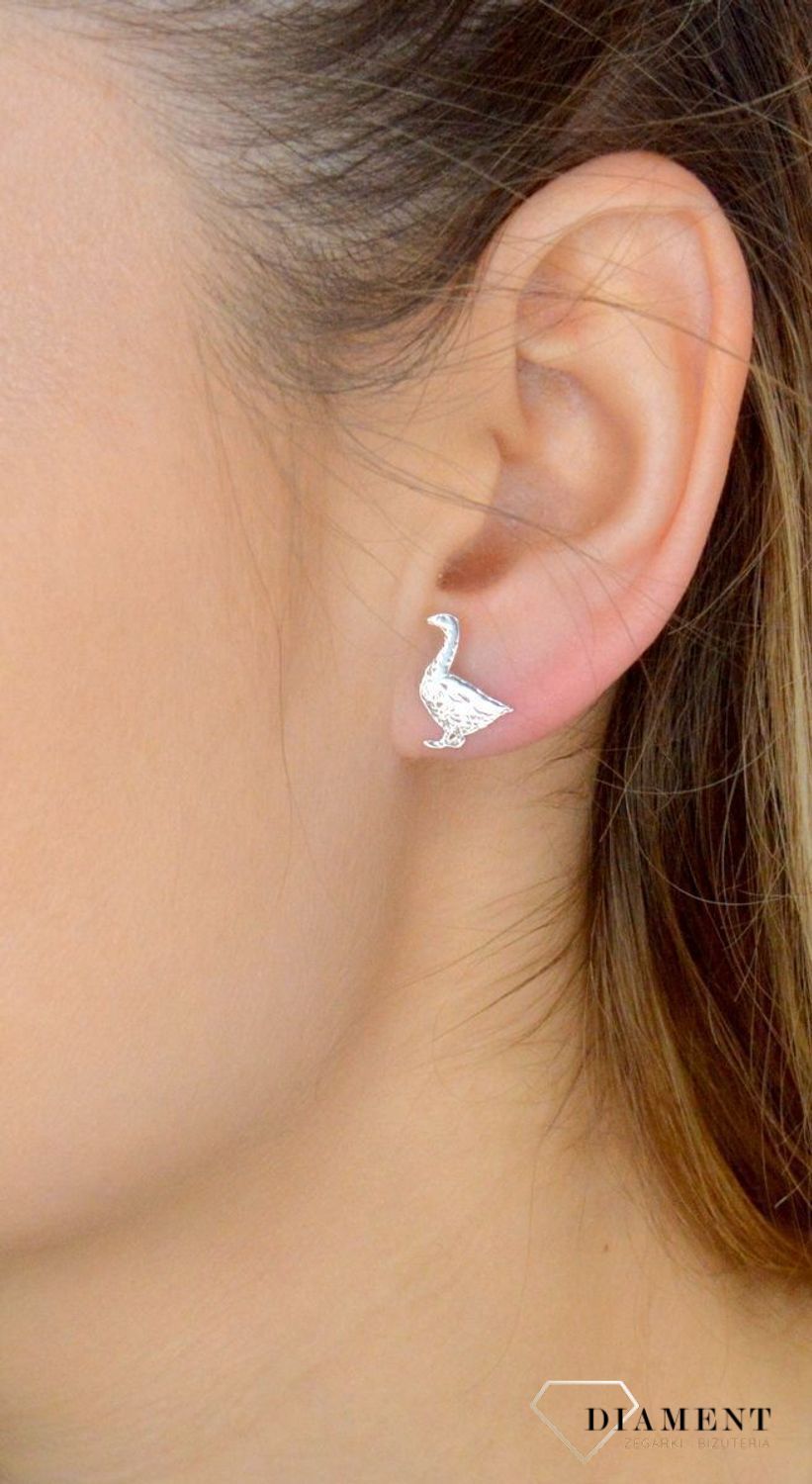 Srebrne kolczyki dziecięce 925 blaszki gęsi KS060823R. Srebrne kolczyki dziecięce. Kolczyki blaszki gęsi. Kolczyki gęsi na sztyft. Kolczyki srebrne wkrętki idealne na prezent..jpg