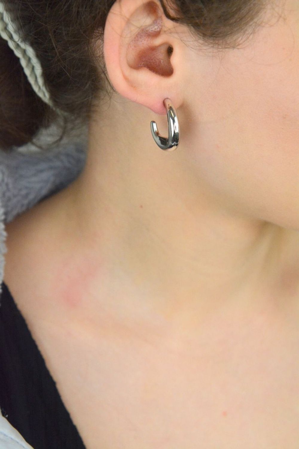 Kolczyki srebrne geometryczne koła KS3MAOR087. Srebro próby 925, waga 4,37 g, długość 2,3 cm, szerokość 2,2 cm, zapięcie na sztyft. Nowoczesny design i elegancja.1.jpg