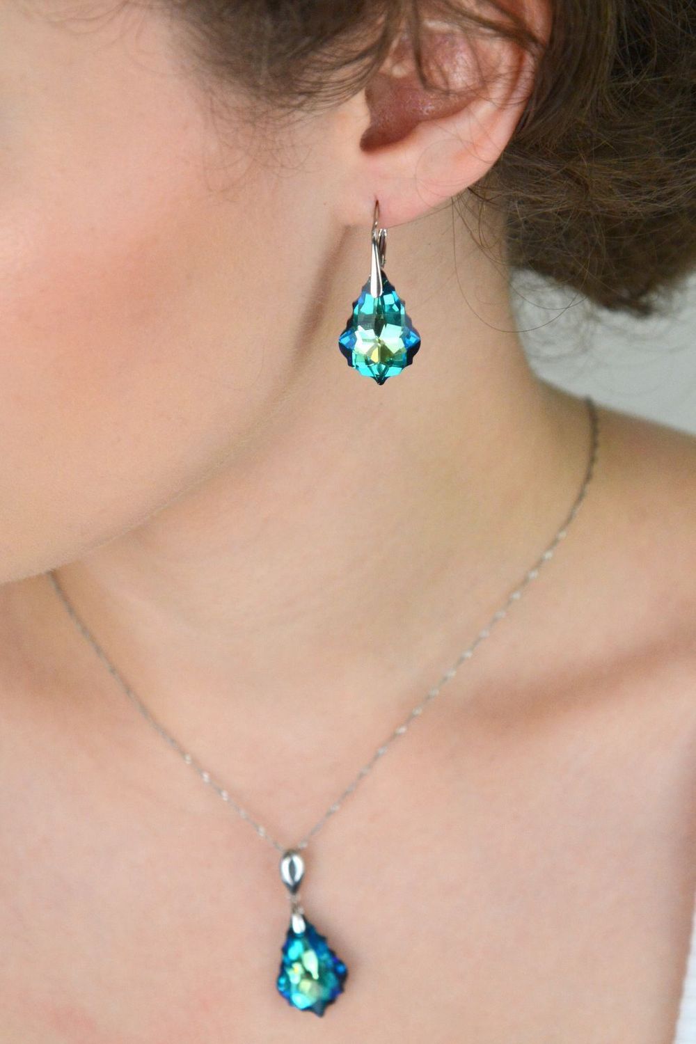 Kolczyki srebrne platynowane 925 z kryształami Bermuda Blue – KS6090BB, bigiel angielski.jpg