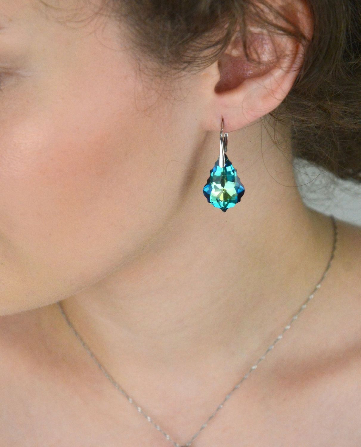 Kolczyki srebrne platynowane 925 z kryształami Bermuda Blue – KS6090BB, bigiel angielski.jpg